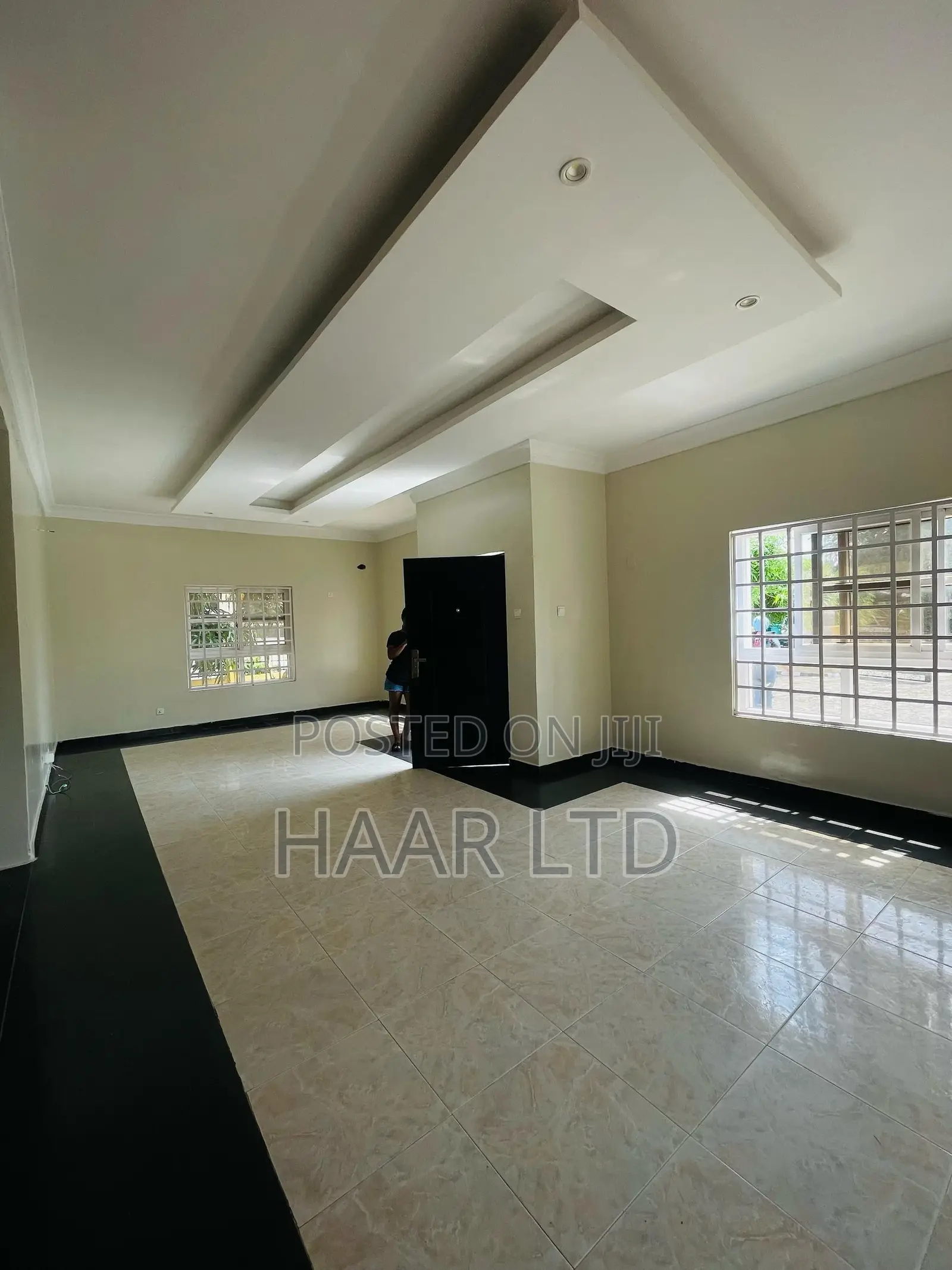 4bdrm Duplex in Chevron for rent