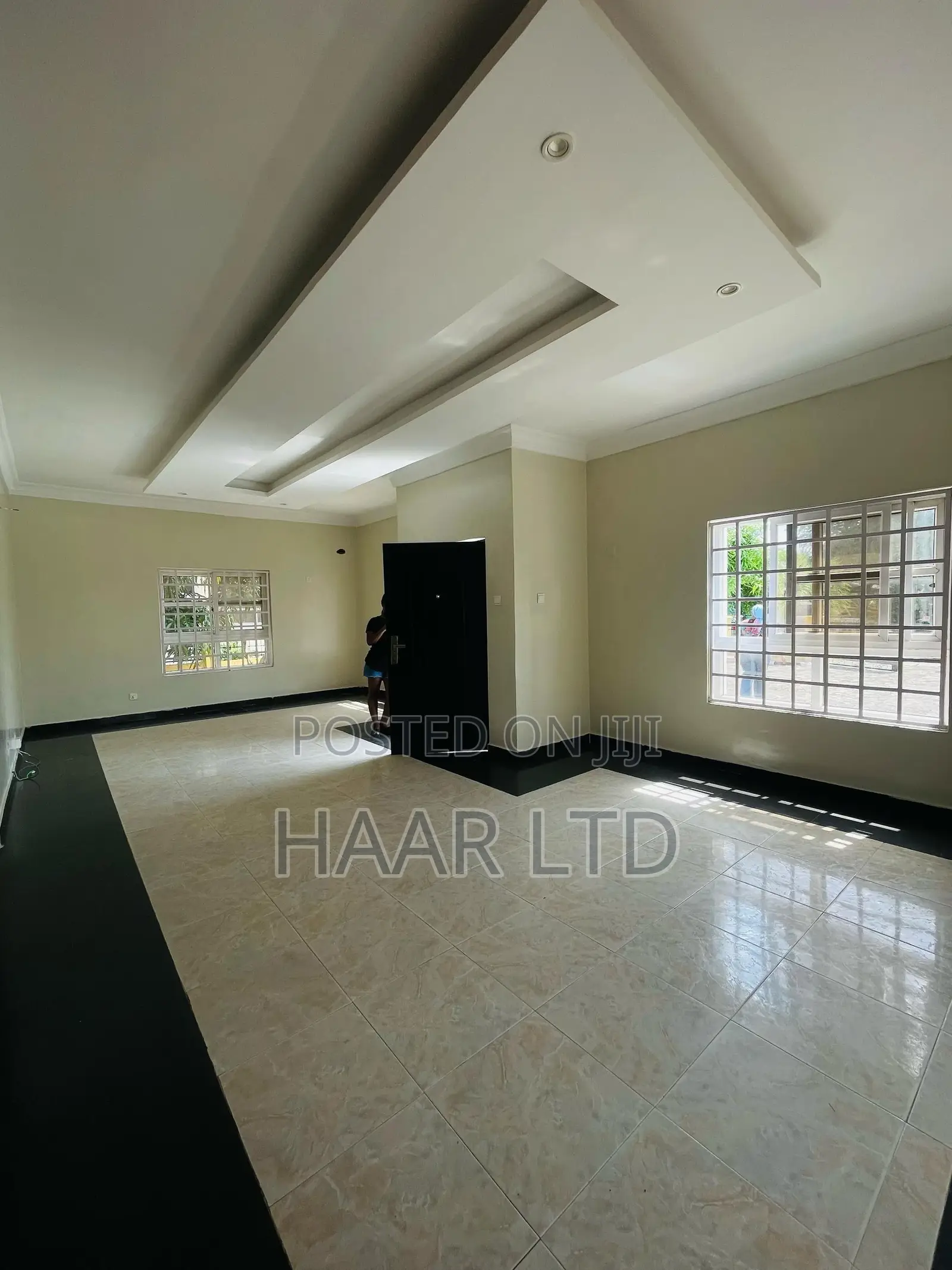 4bdrm Duplex in Chevron for rent