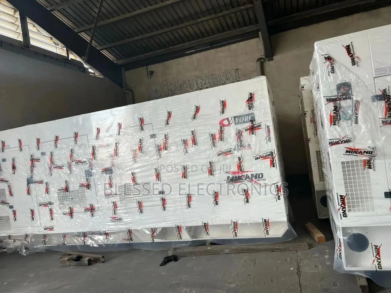 Mikano 500kva Perkins Engine Soundproof Diesel Generator