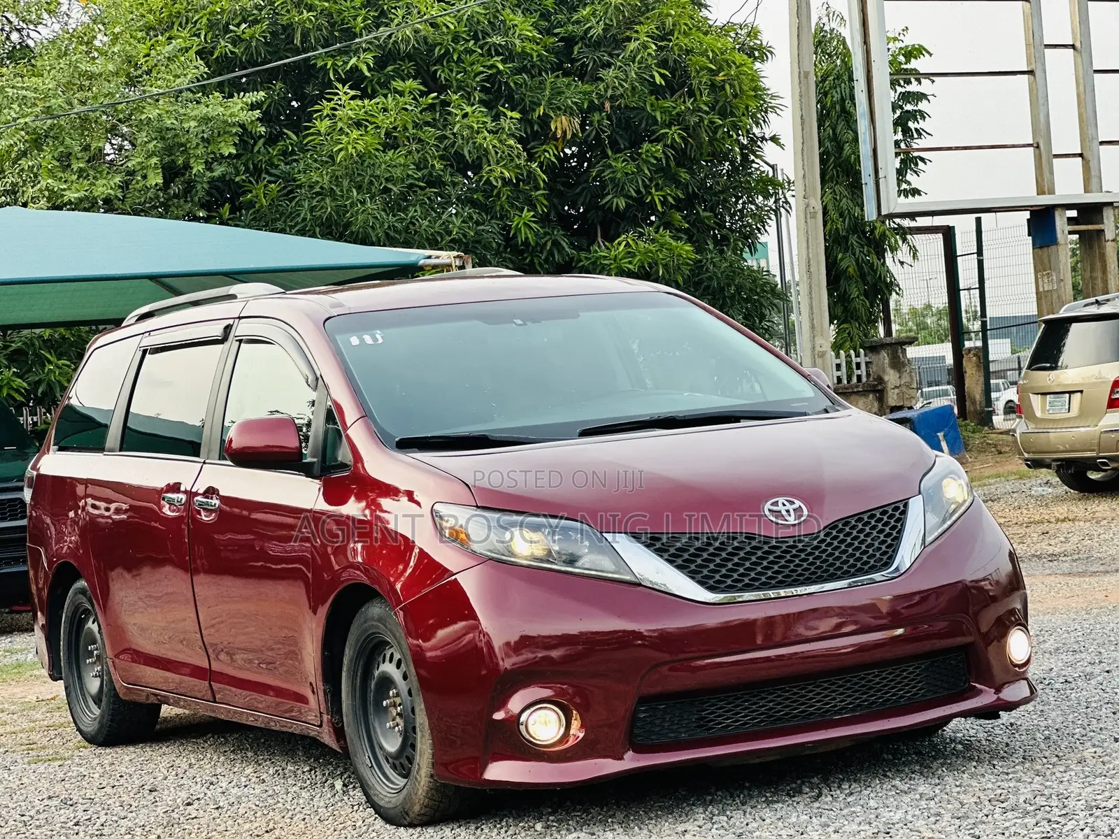 Toyota Sienna XLE 8 Passenger (3.5L 6cyl 6A) 2016 Red