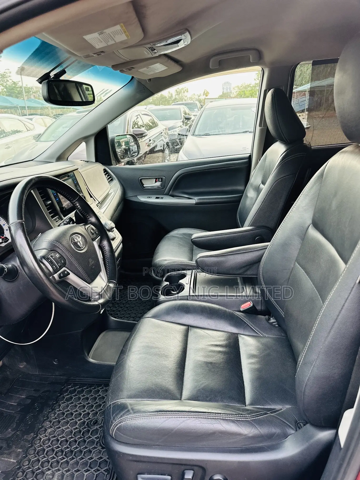 Toyota Sienna XLE 8 Passenger (3.5L 6cyl 6A) 2016 Red