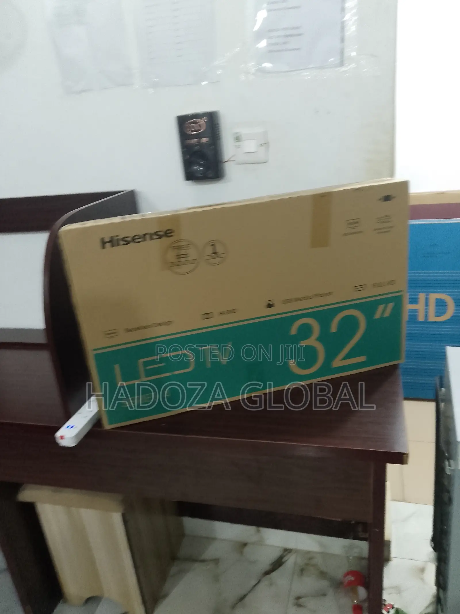 Clear Picture, Simple Controls – Hisense 32-inch