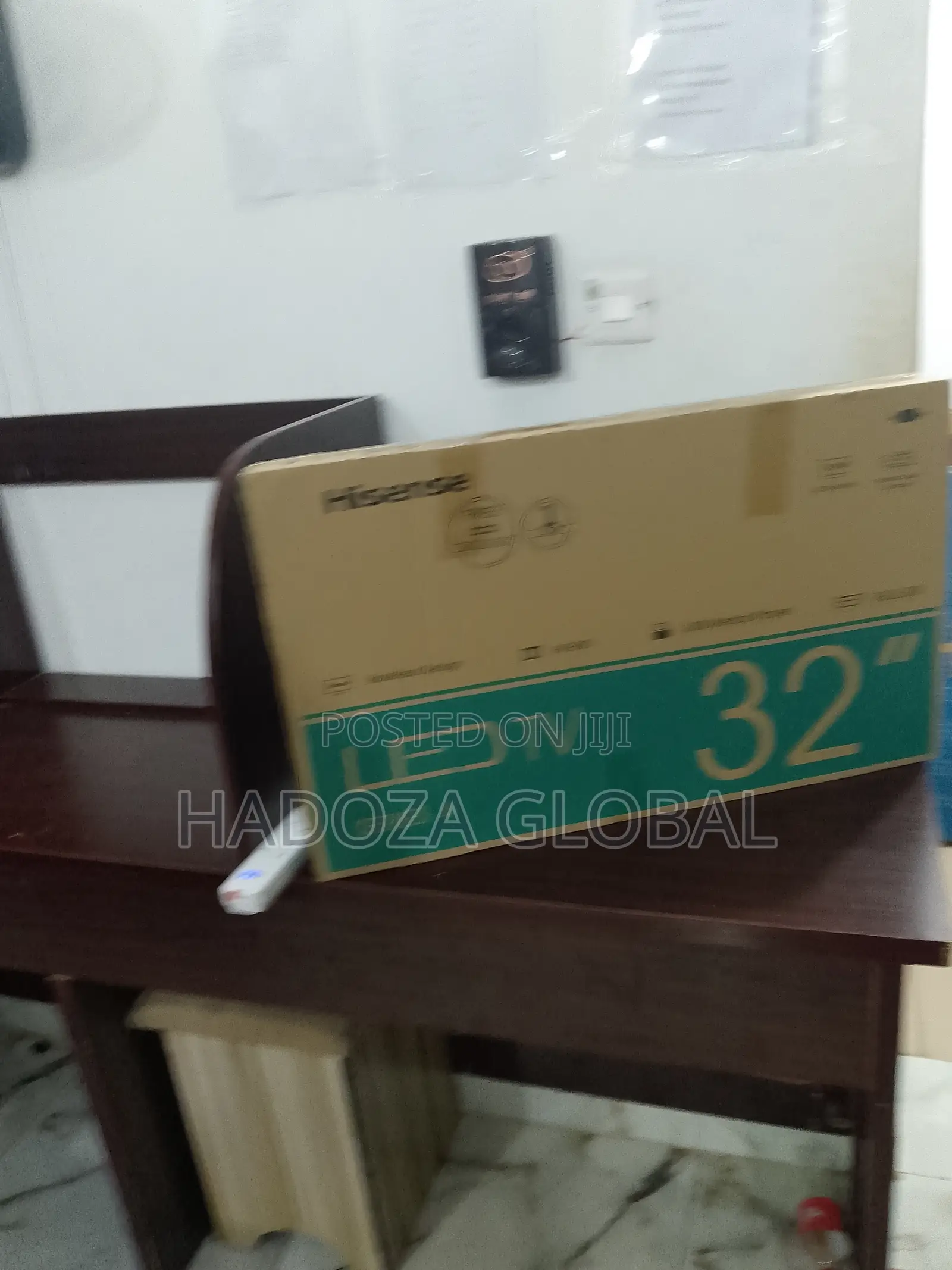 Clear Picture, Simple Controls – Hisense 32-inch
