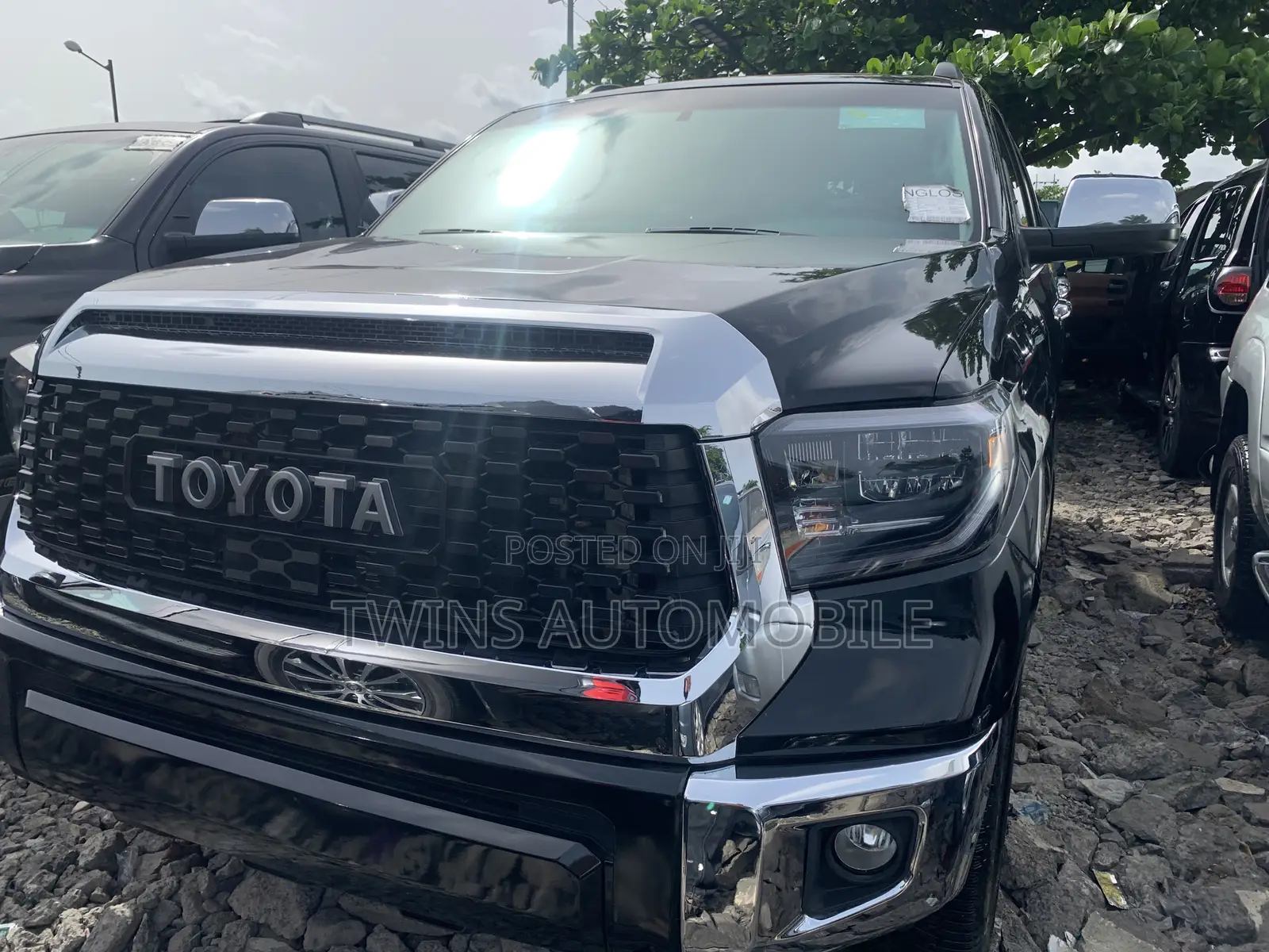 Toyota Sequoia Platinum 4dr SUV 4WD (5.7L 8cyl 6A) 2016 Black