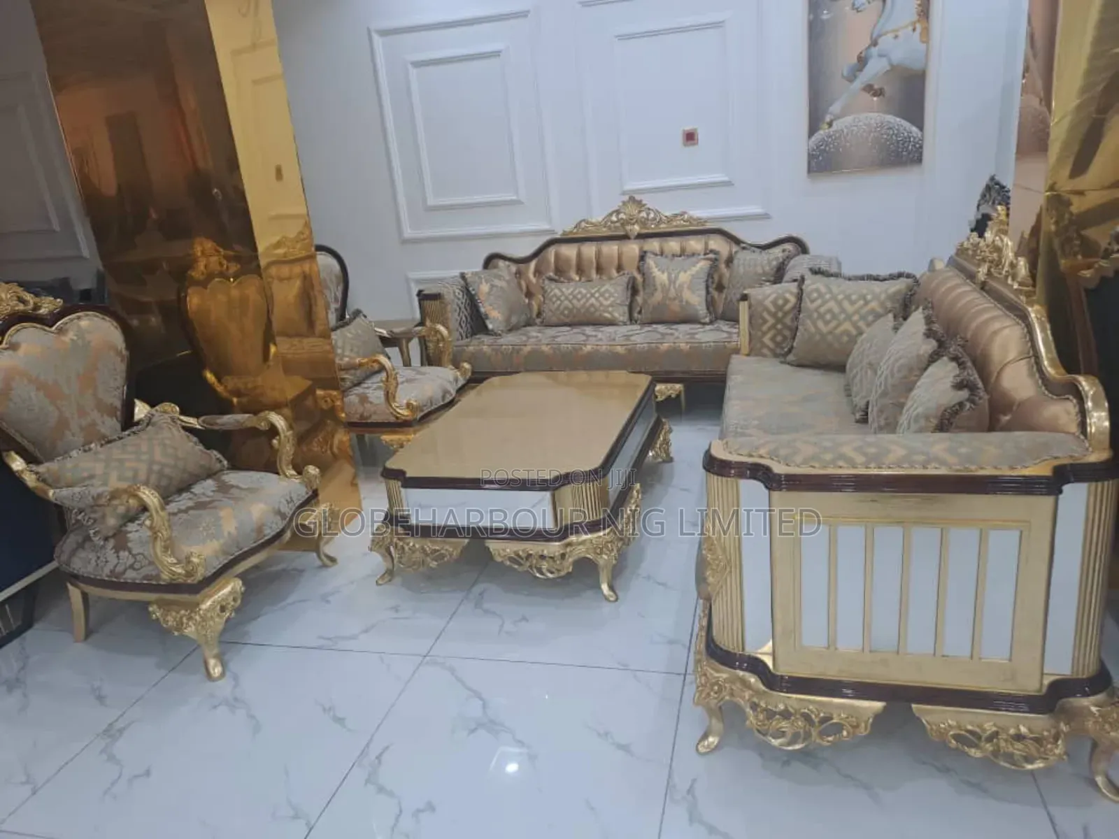 Luxury Turkish Royal Sofa Comes With a Center Table