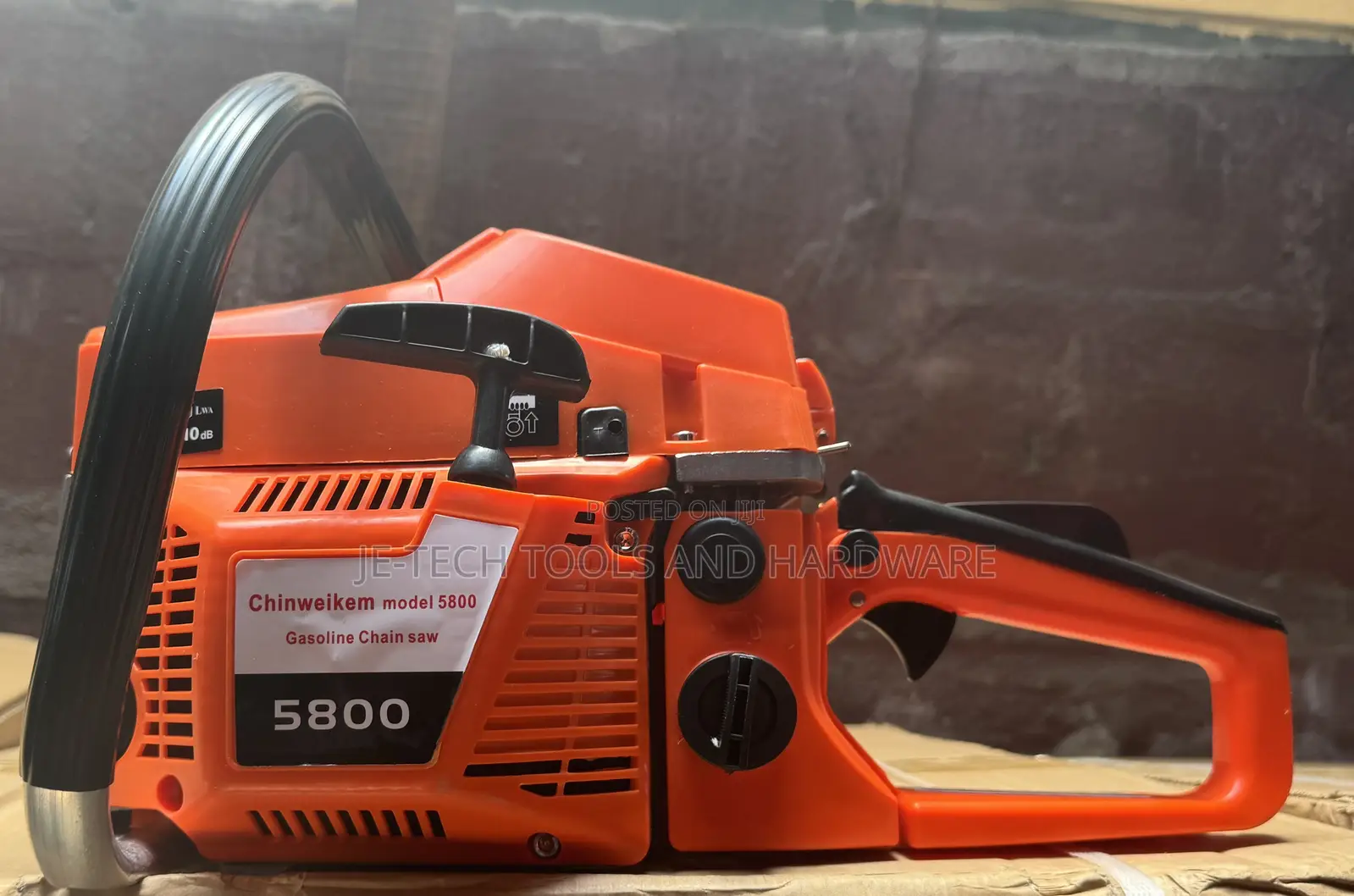Model 5800 Gasoline Chainsaw 22”