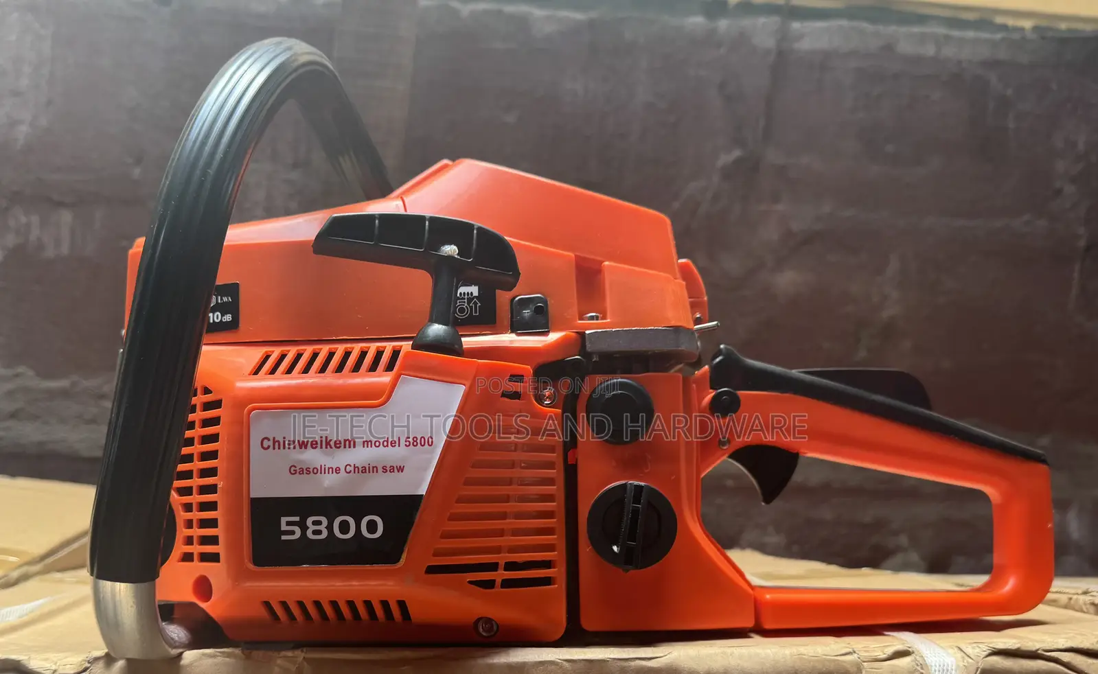 Model 5800 Gasoline Chainsaw 22”
