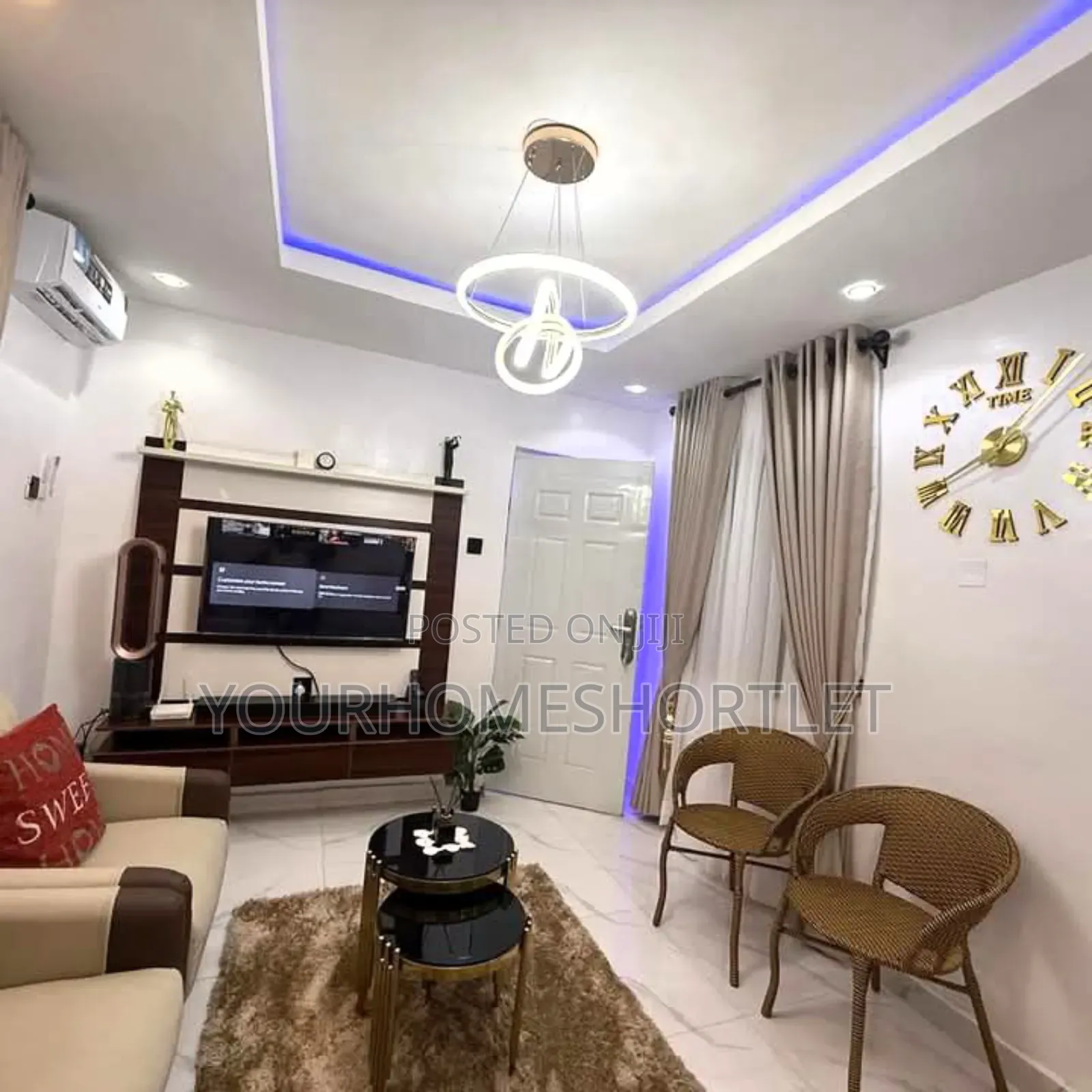 A Room and Parlor With Private Lounge Allows Get Together