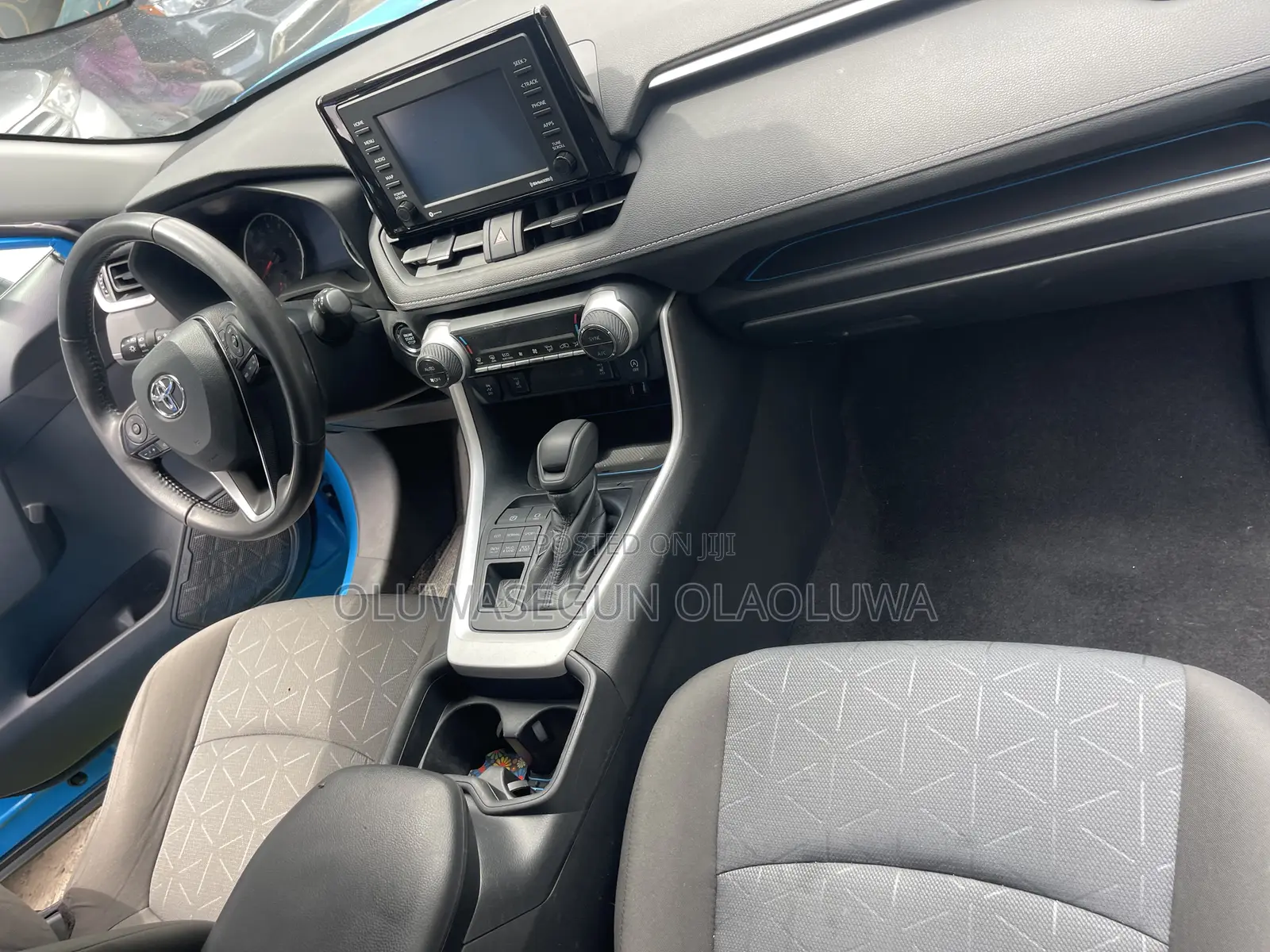Toyota RAV4 XLE 2022 Blue