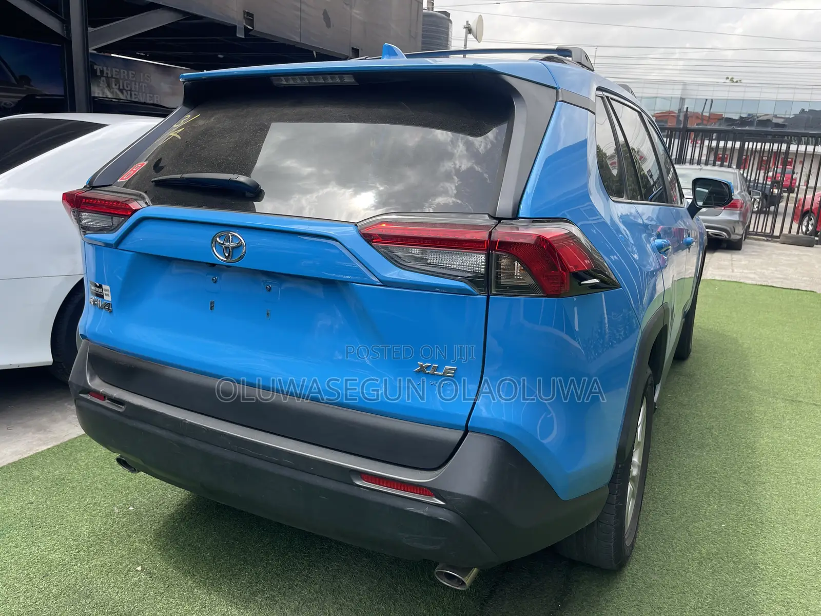 Toyota RAV4 XLE 2022 Blue