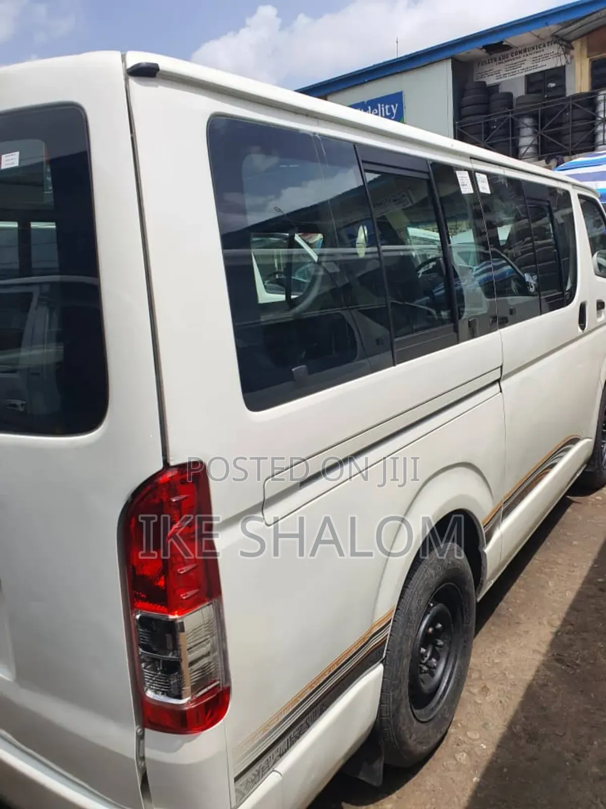 Toyota HiAce 2010 White