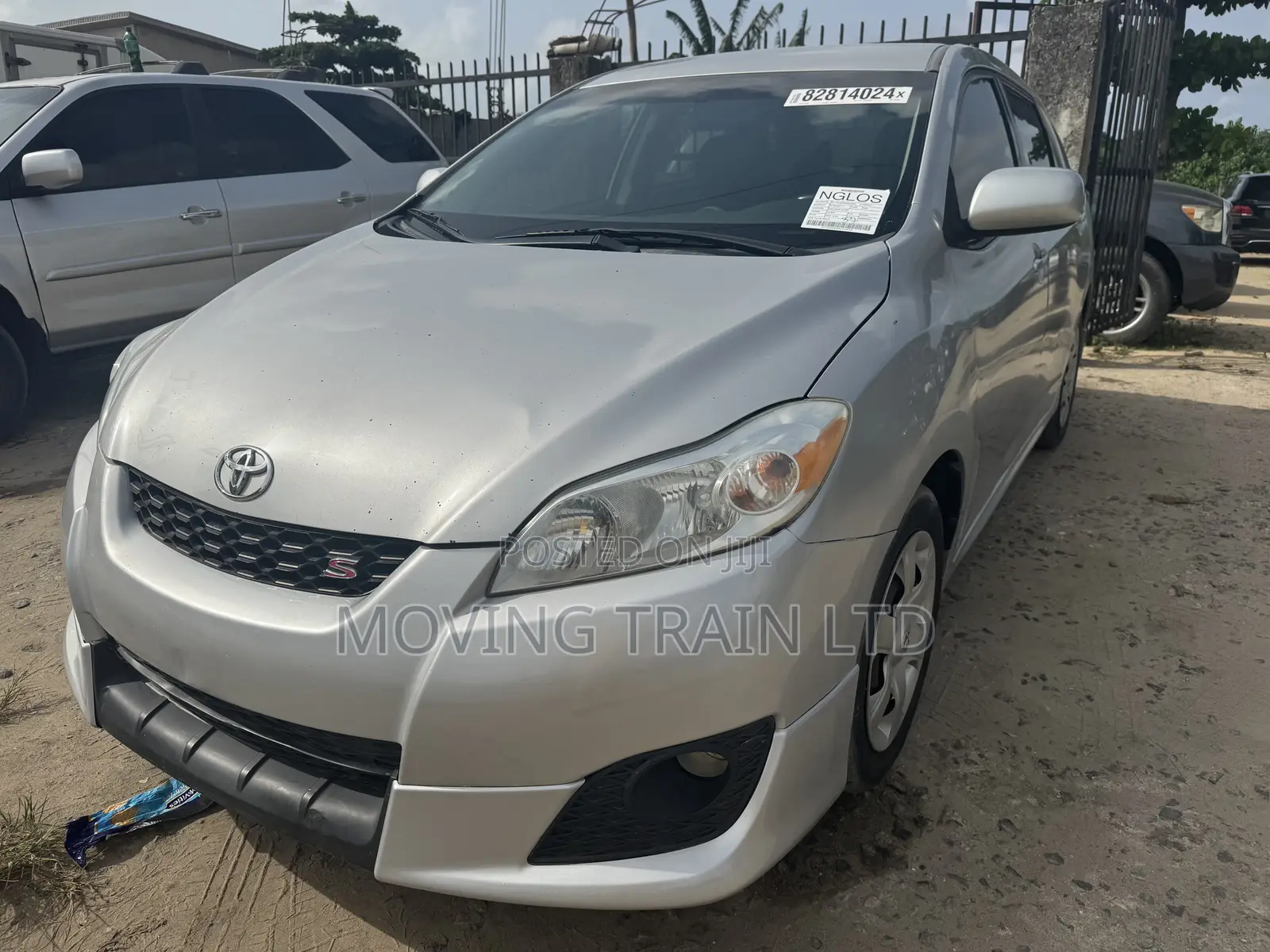 Toyota Matrix S Hatchback FWD (2.4L 4cyl 5A) 2010 Silver
