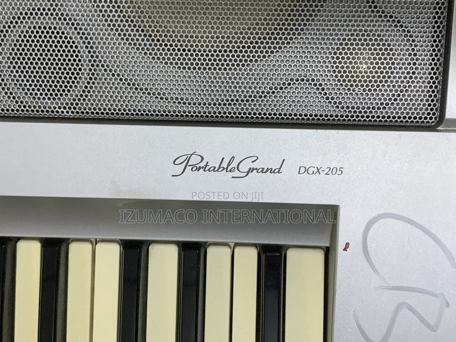 DGX-205 Durable Yamaha Keyboard With Pitch Bend