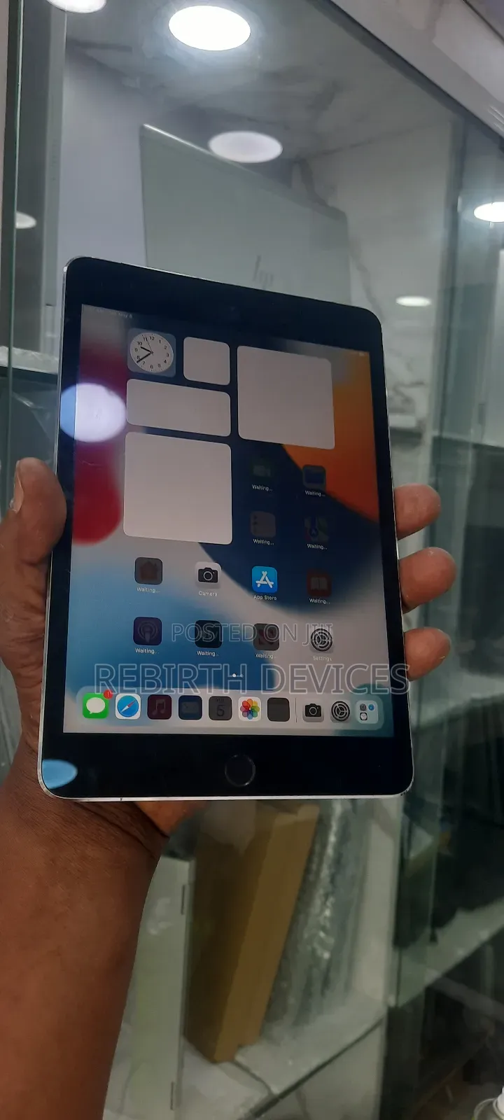 Apple iPad mini 4 128 GB Gray