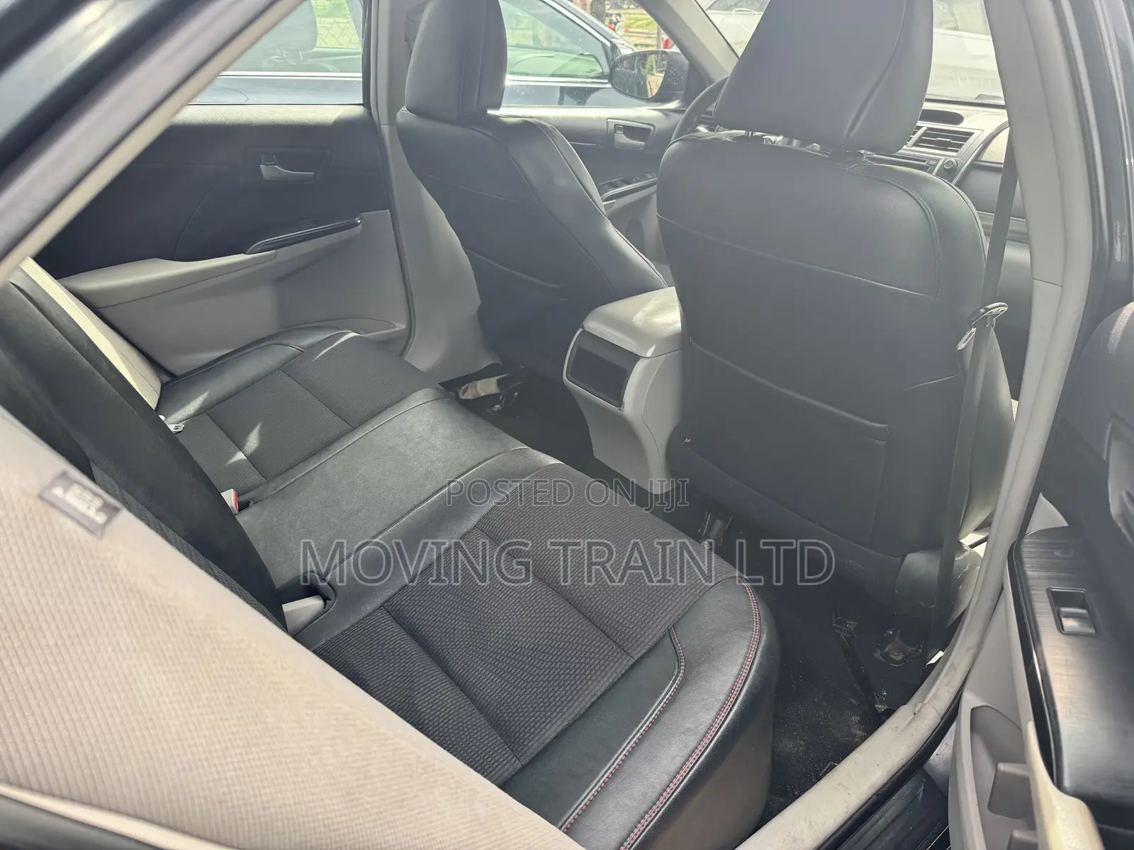 Toyota Camry LE 4dr Sedan w/Prod. End 11/13 (2.5L 4cyl 6A) 2014
