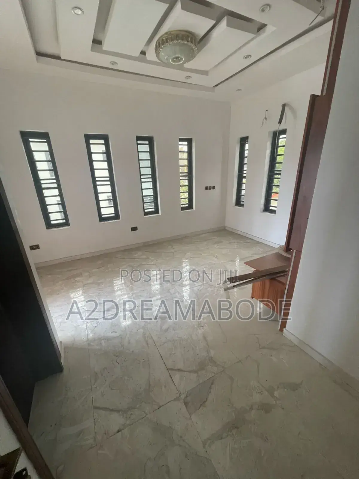 5bdrm Duplex in Adeniyi Jones for rent