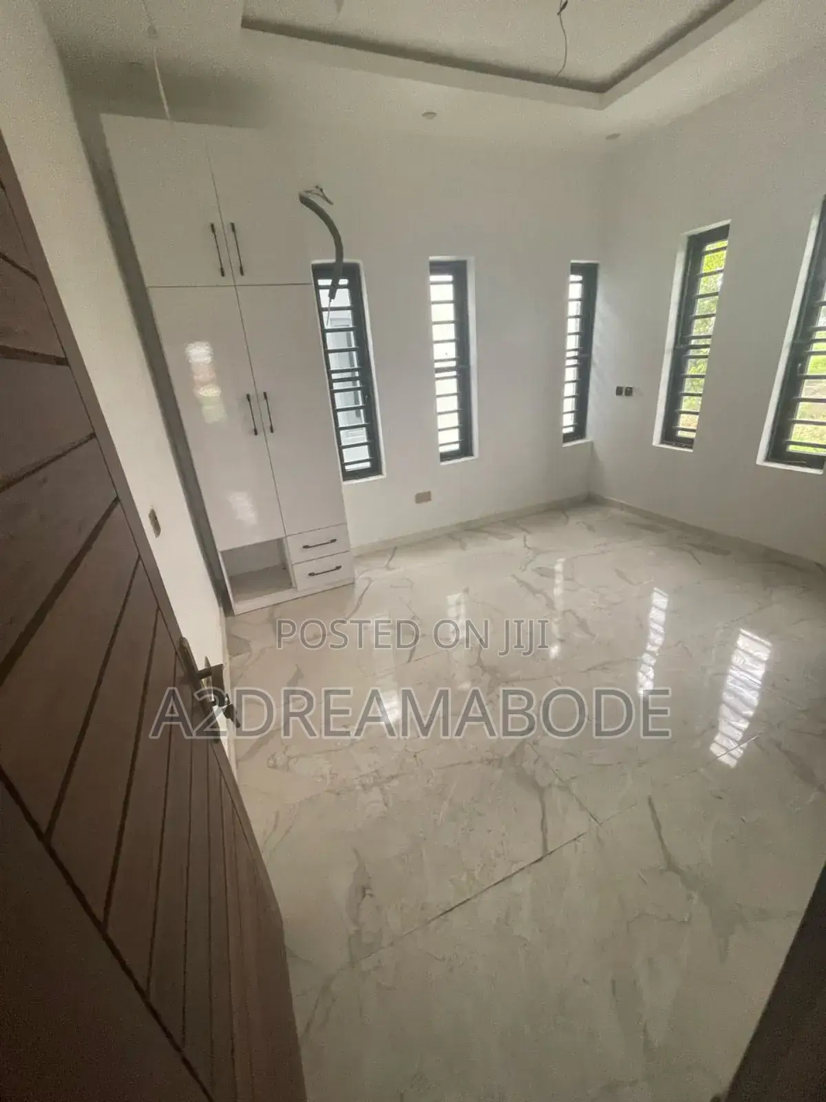 5bdrm Duplex in Adeniyi Jones for rent