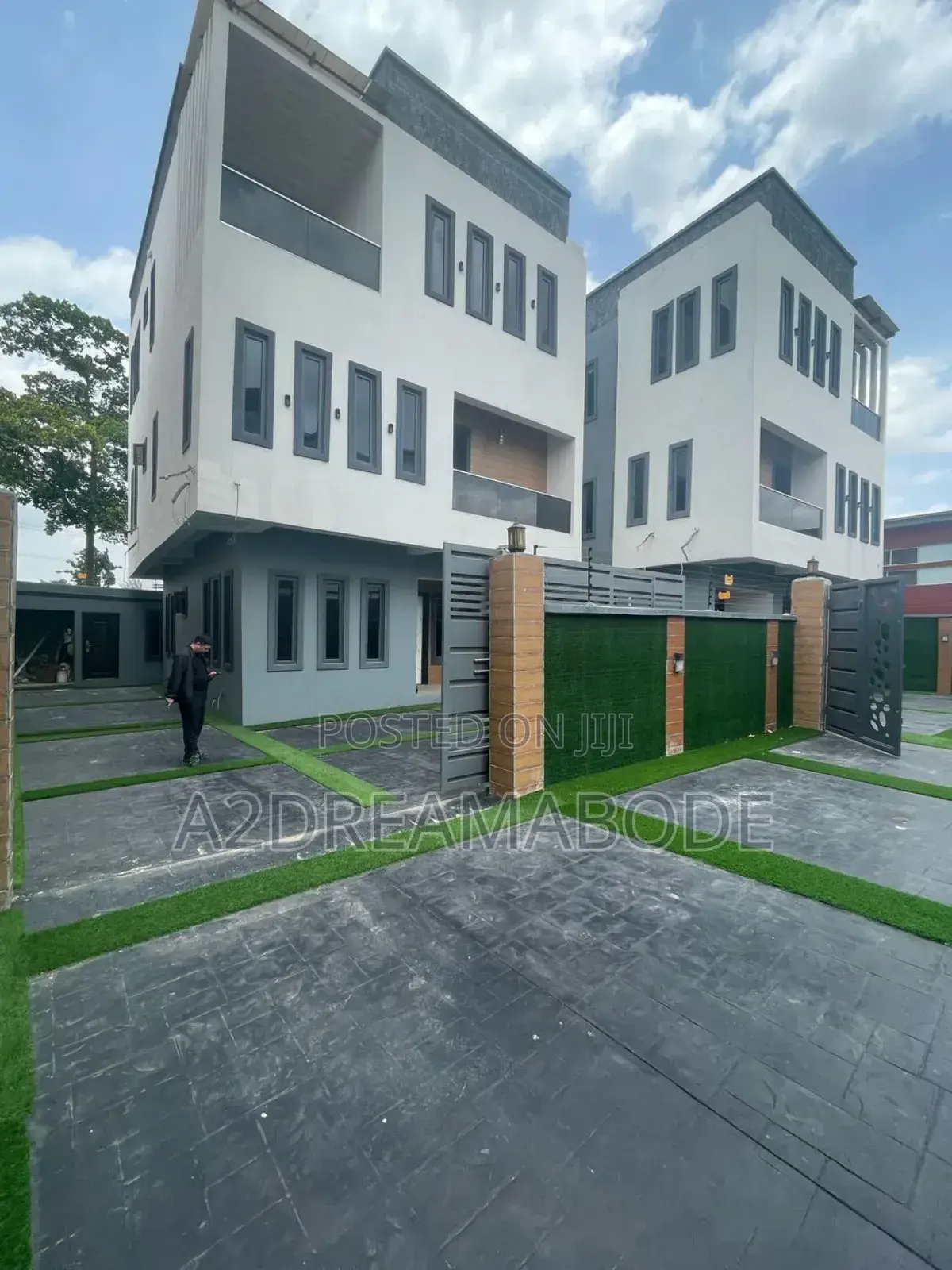 5bdrm Duplex in Adeniyi Jones for rent