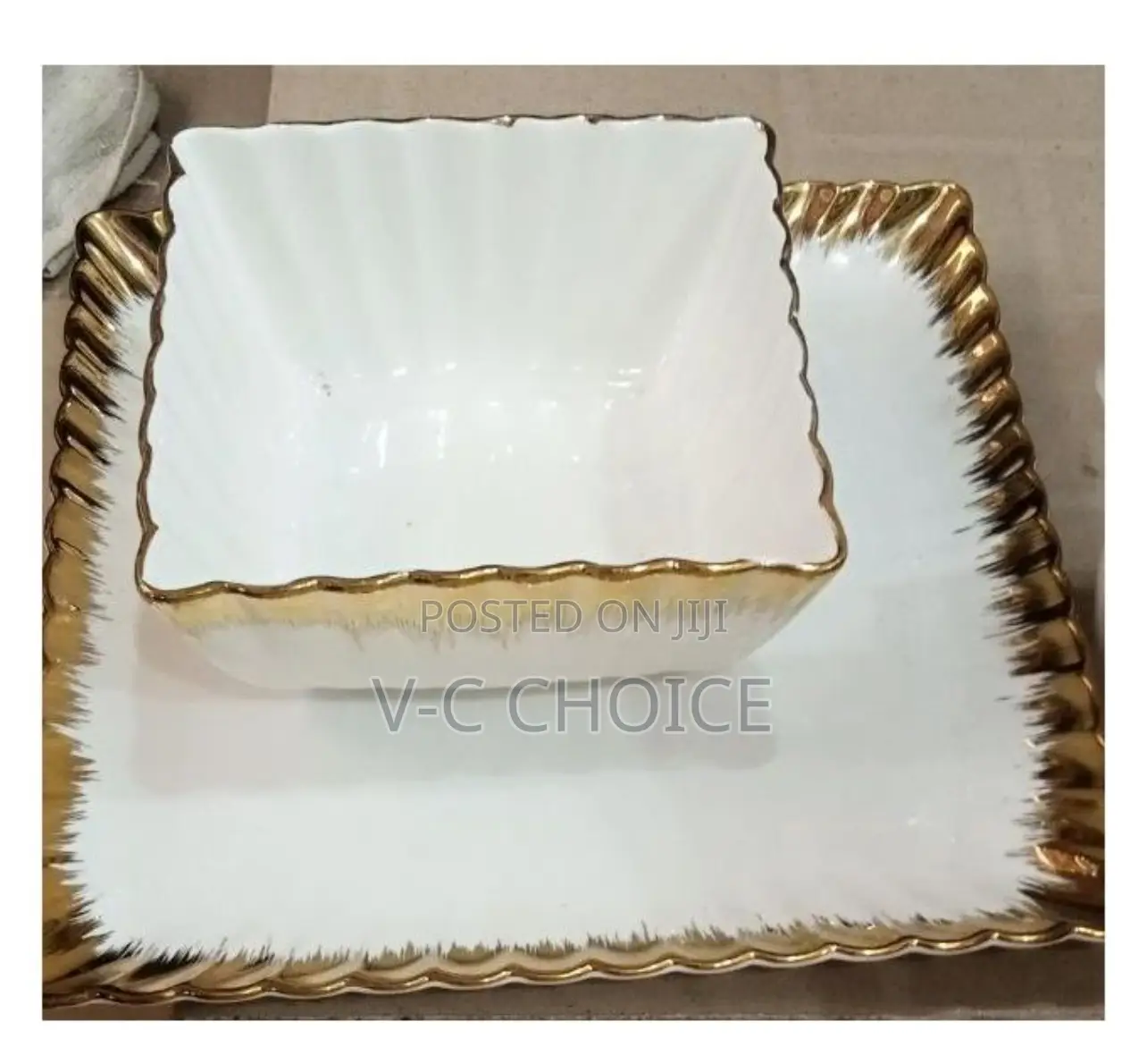 Luxury Porcelain Dinner With Decrative Gold Rims (12pcs)