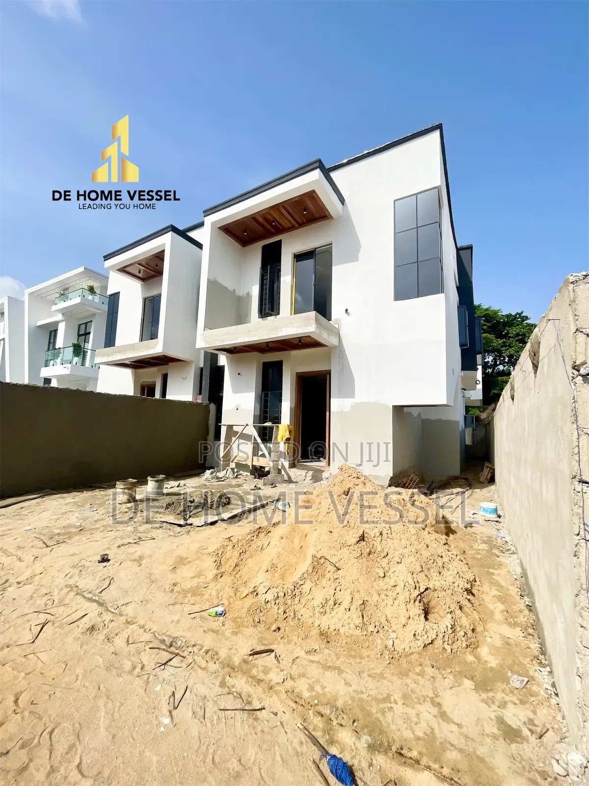 4bdrm Duplex in Chevron for sale
