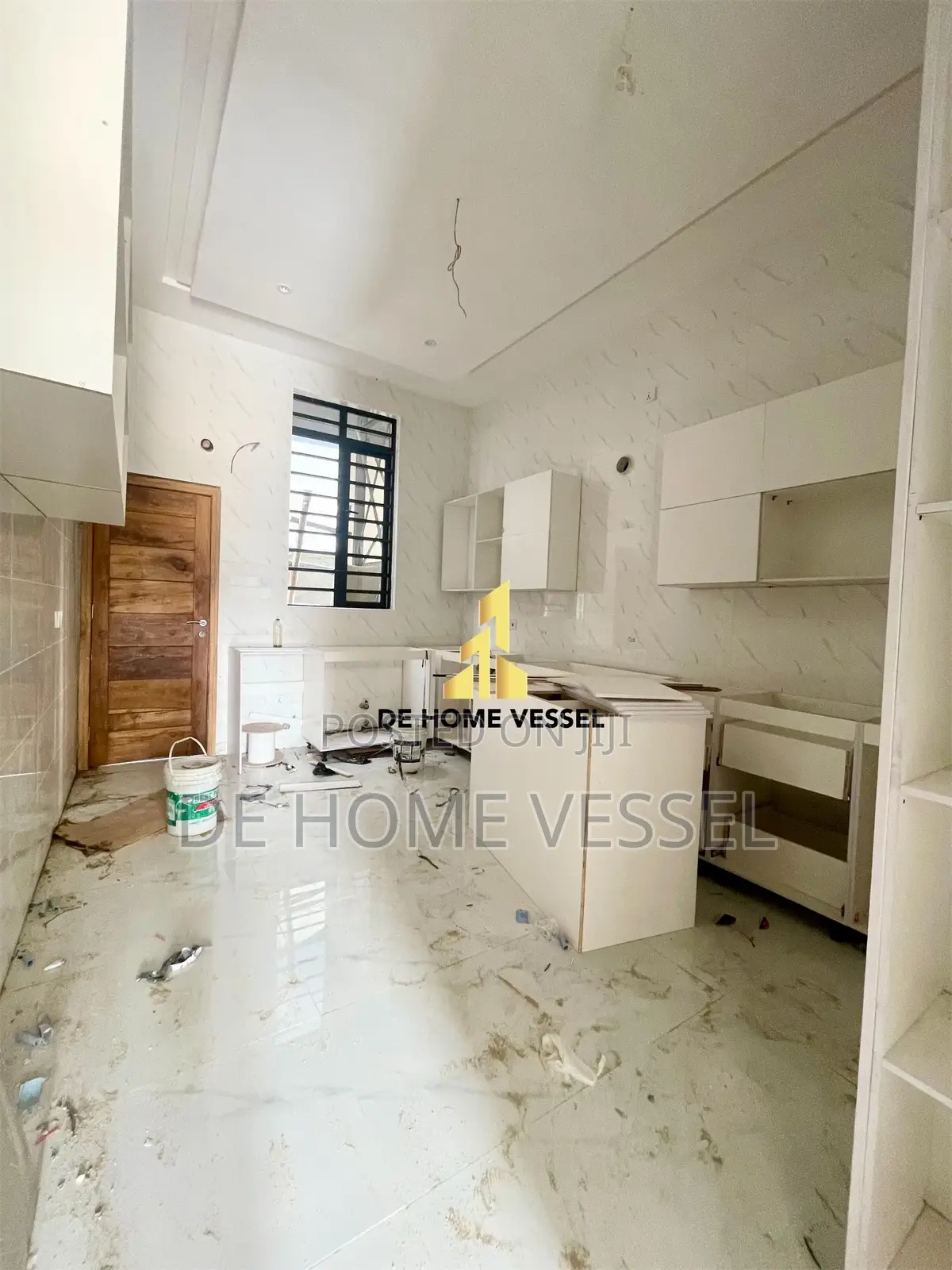 4bdrm Duplex in Chevron for sale