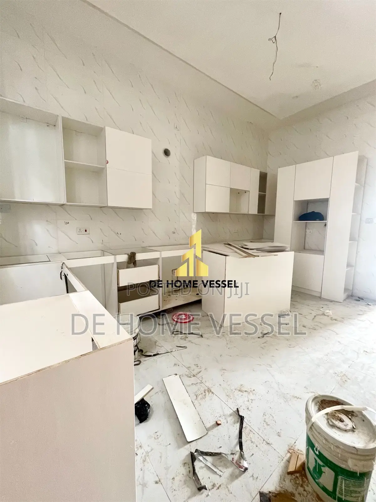 4bdrm Duplex in Chevron for sale