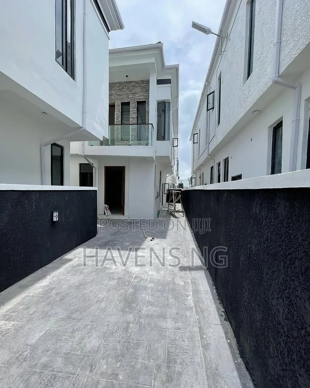 4bdrm Duplex in Ikota for sale