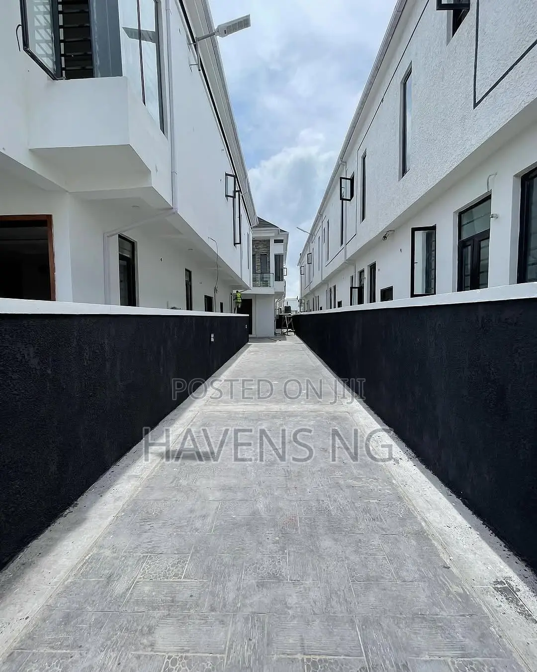 4bdrm Duplex in Ikota for sale