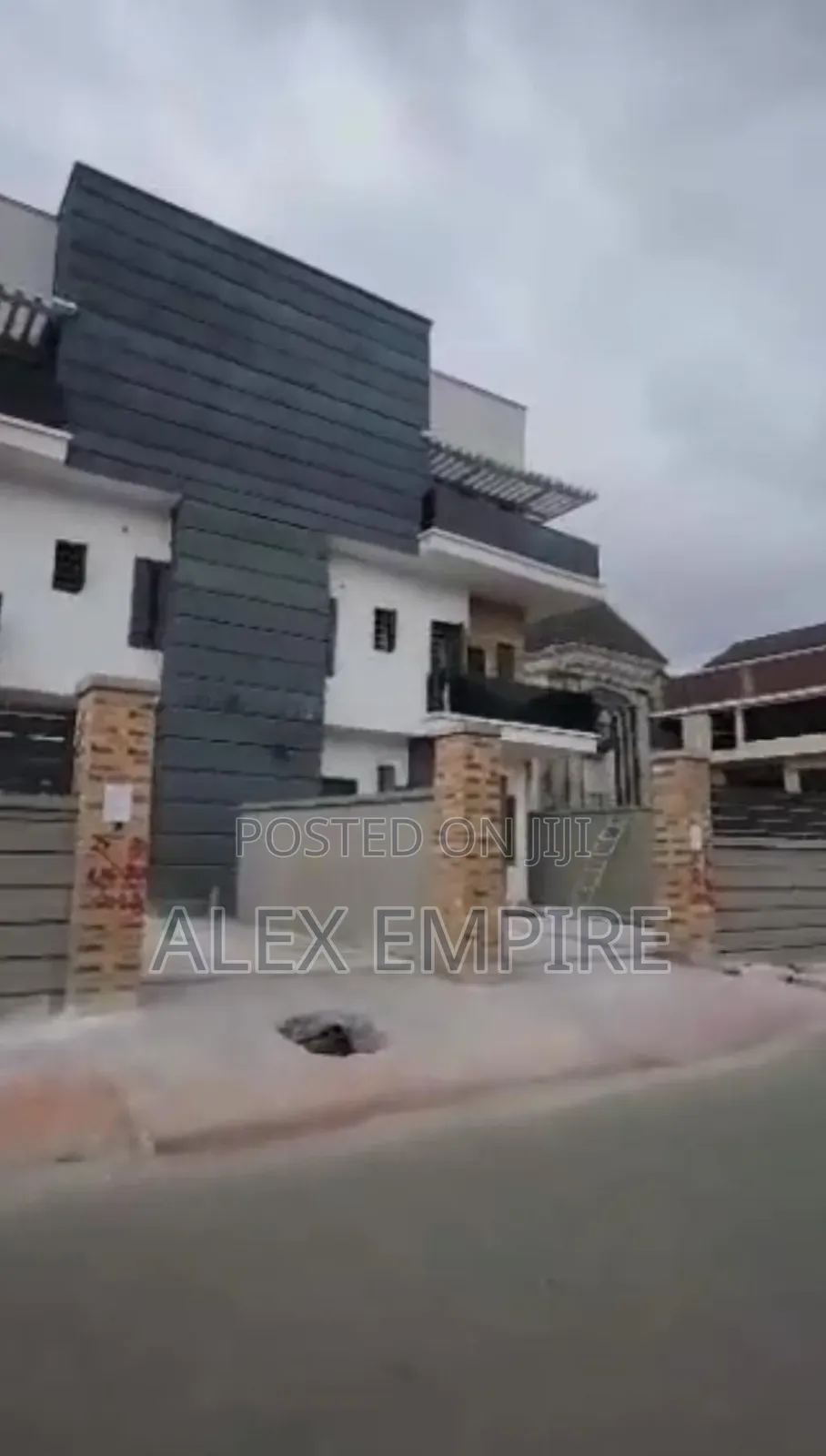 5bdrm Townhouse/Terrace in Ago Palace for sale