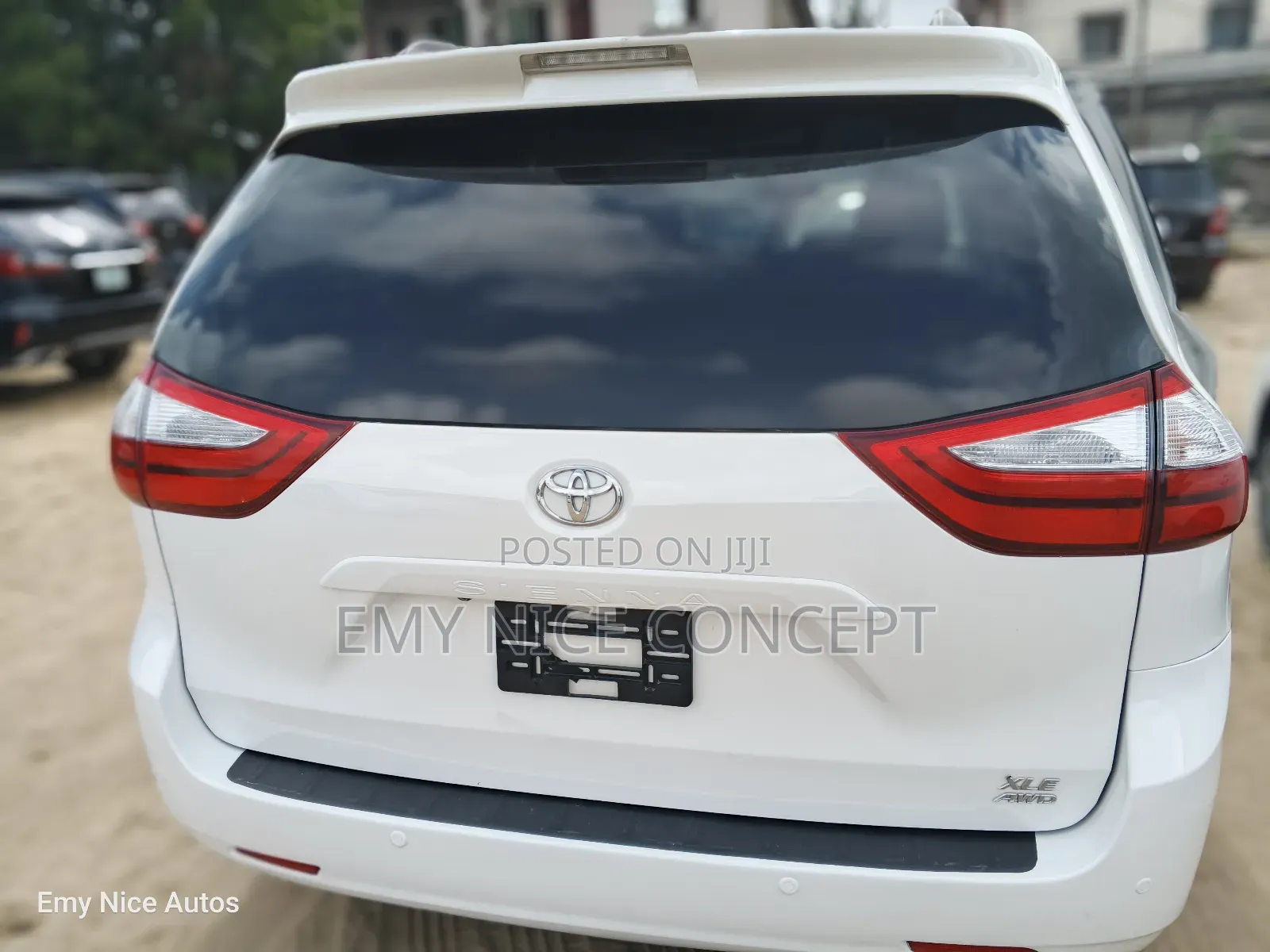 Toyota Sienna XLE 7-Passenger 4dr Minivan AWD (3.5L 6cyl 6A) 2015 White