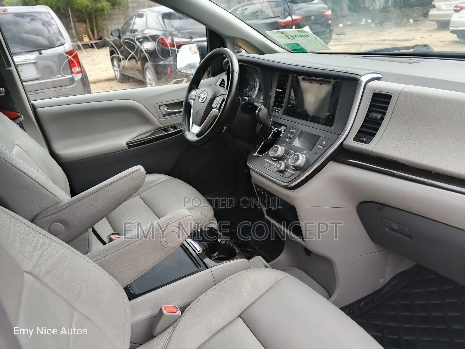 Toyota Sienna XLE 7-Passenger 4dr Minivan AWD (3.5L 6cyl 6A) 2015 White