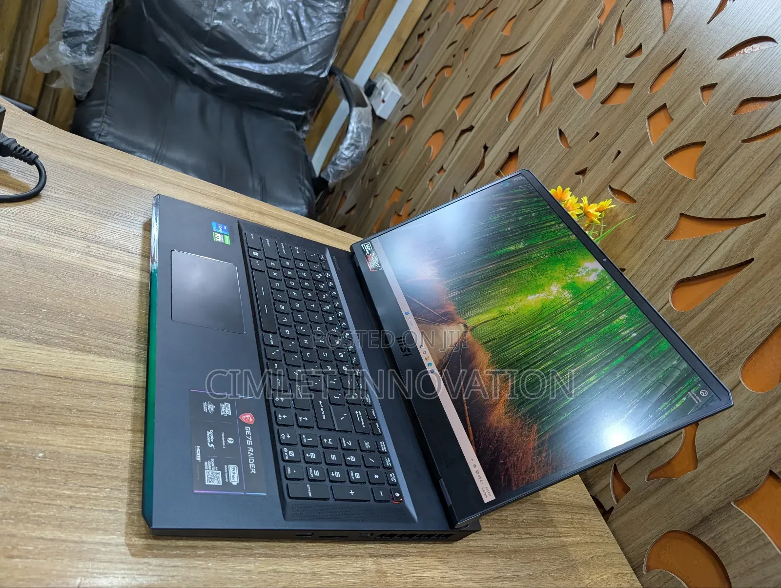Laptop MSI Raider GE76 12UGS 32GB Intel Core I7 SSD 1T
