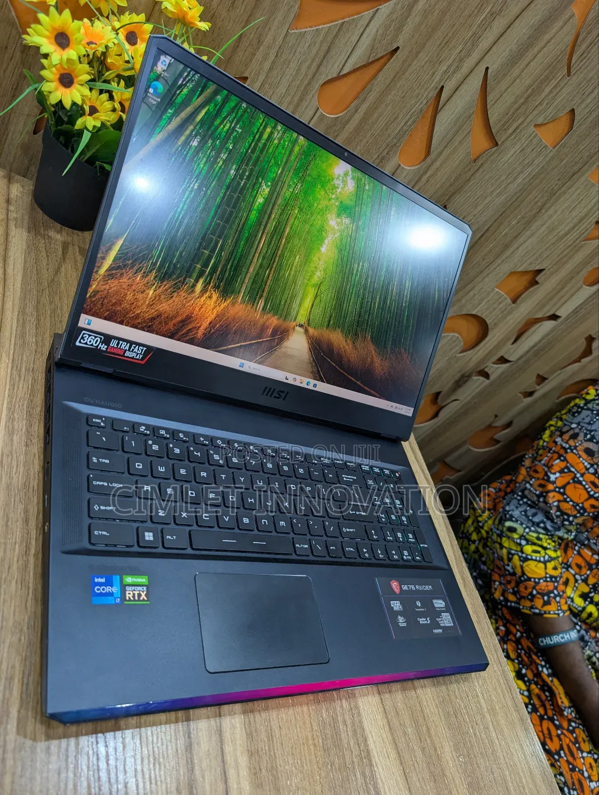 Laptop MSI Raider GE76 12UGS 32GB Intel Core I7 SSD 1T
