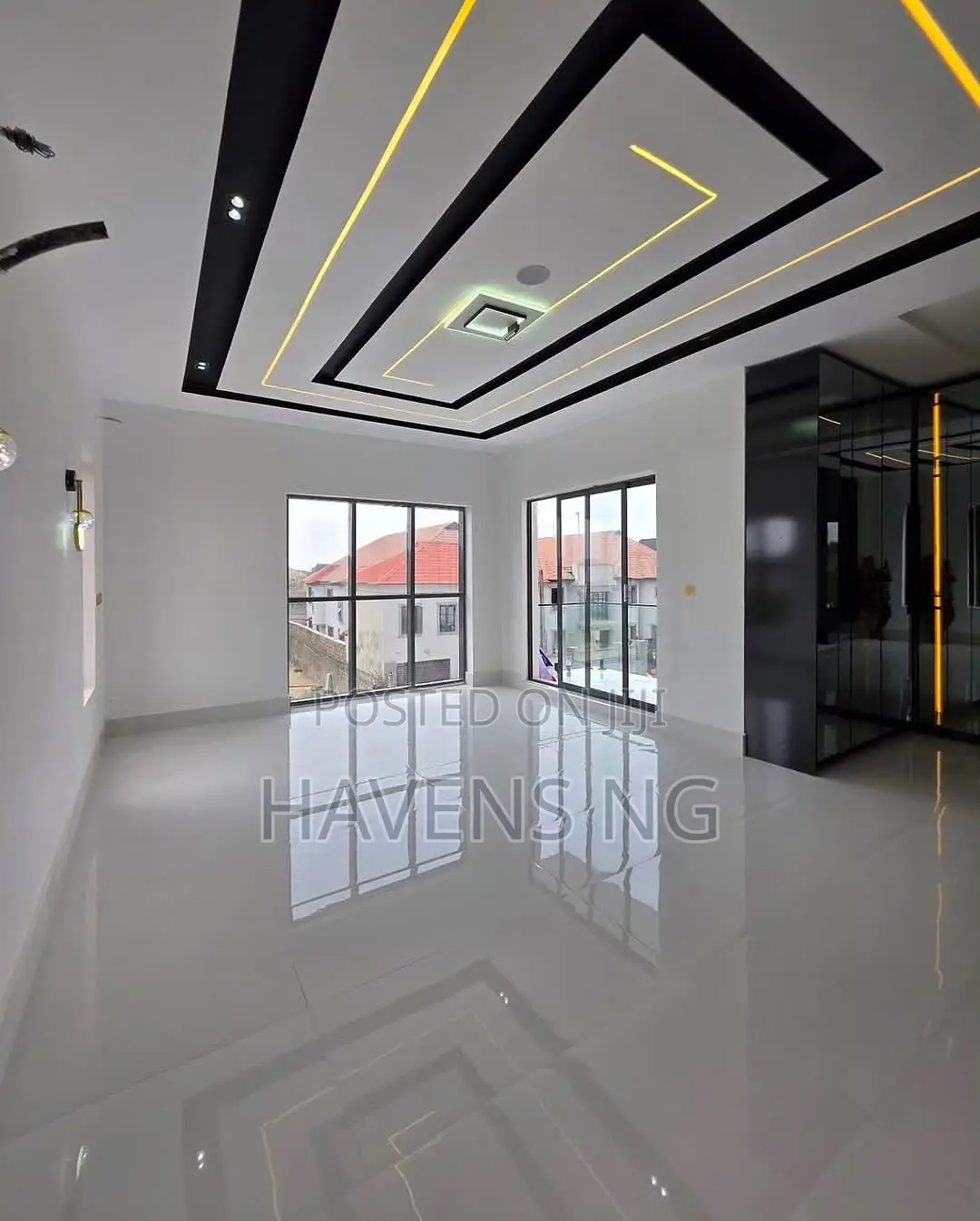 5bdrm Duplex in Lekki Phase 2 for sale