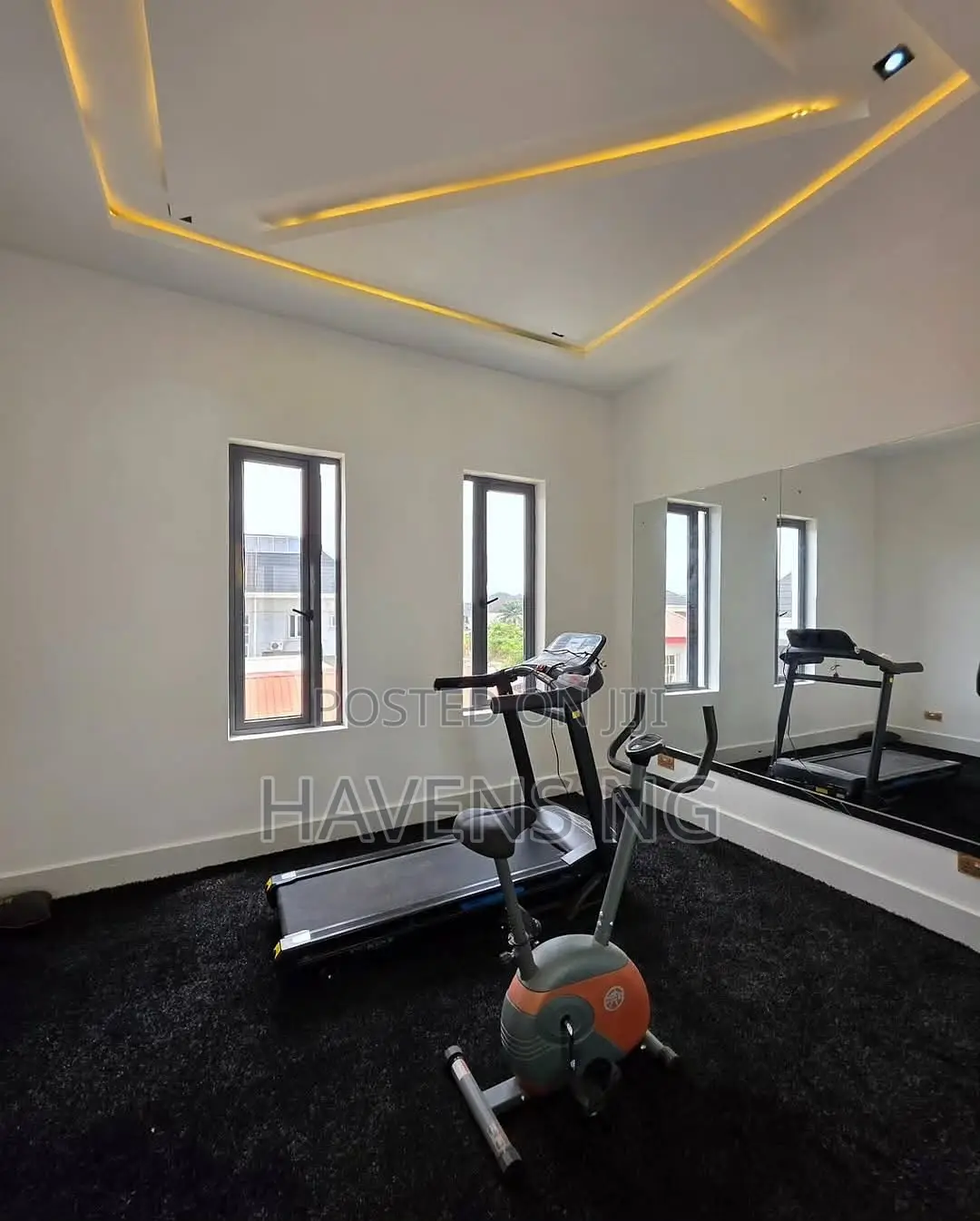 5bdrm Duplex in Lekki Phase 2 for sale