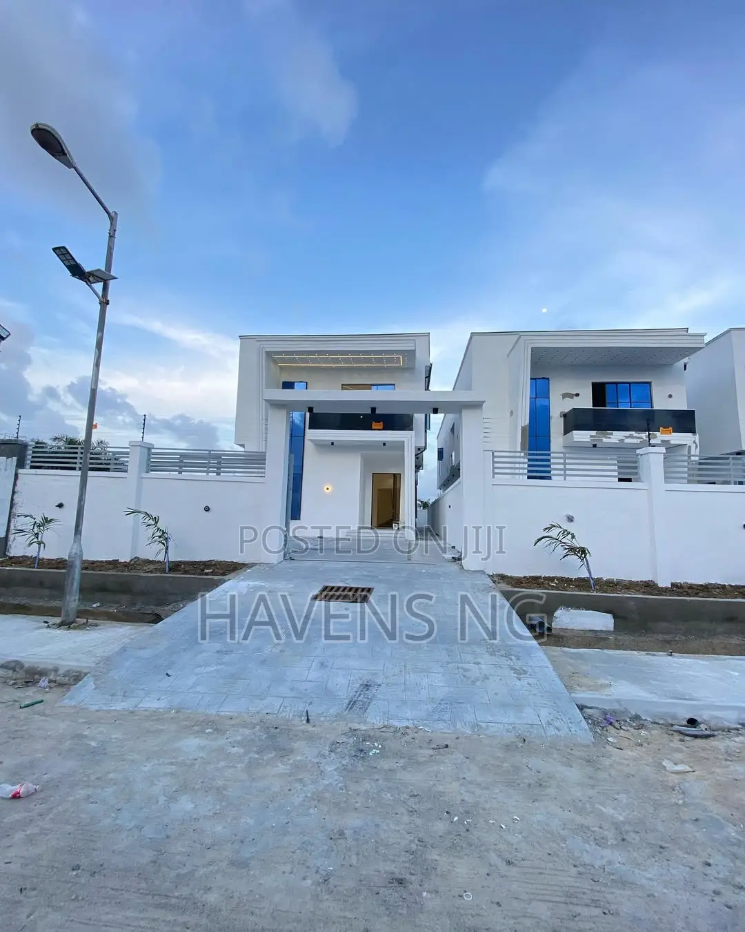 5bdrm Duplex in Ikota for sale