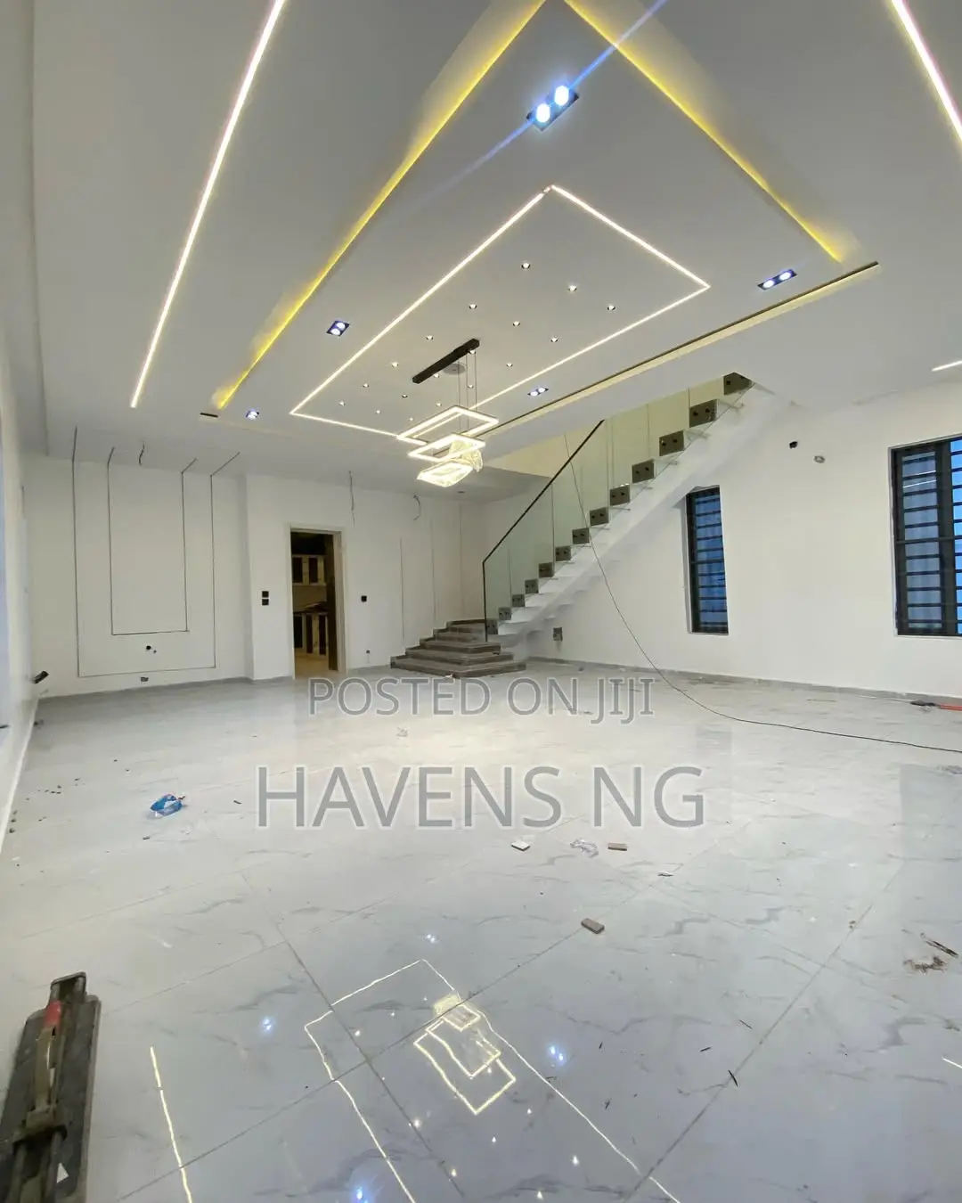 5bdrm Duplex in Ikota for sale