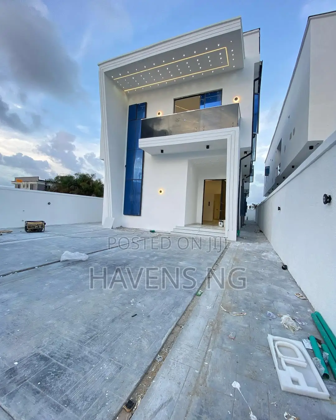 5bdrm Duplex in Ikota for sale