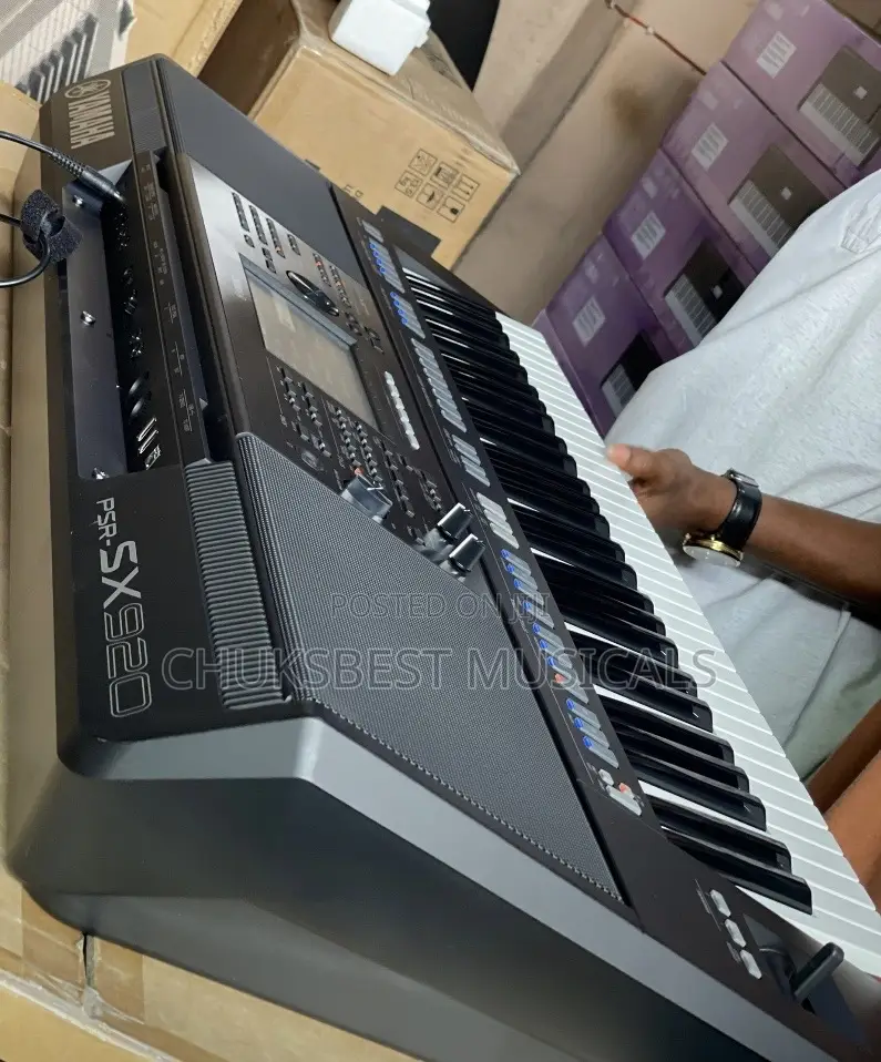 Yamaha PSR-Sx920 Arranger Workstation Keyboard With Adapter