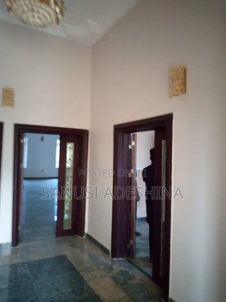 A Very Good Restaurants Place for Sale