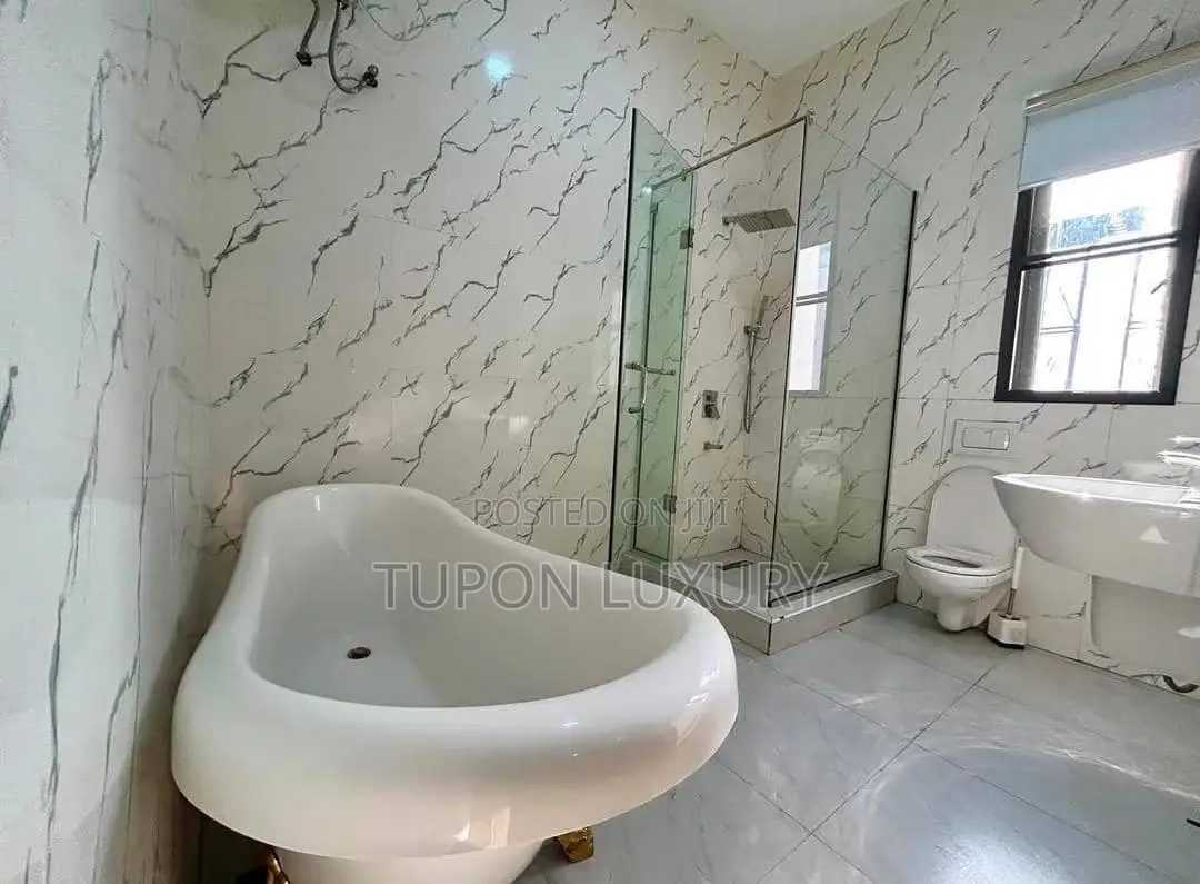 Massive 4 Bedroom Detached Home With Pool, Snookers