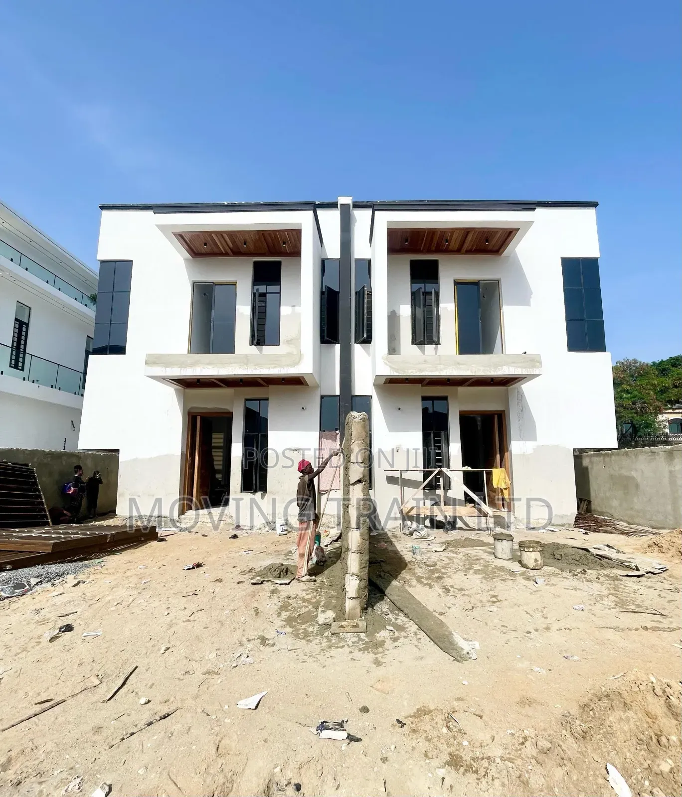 4bdrm Duplex in Chevron for sale