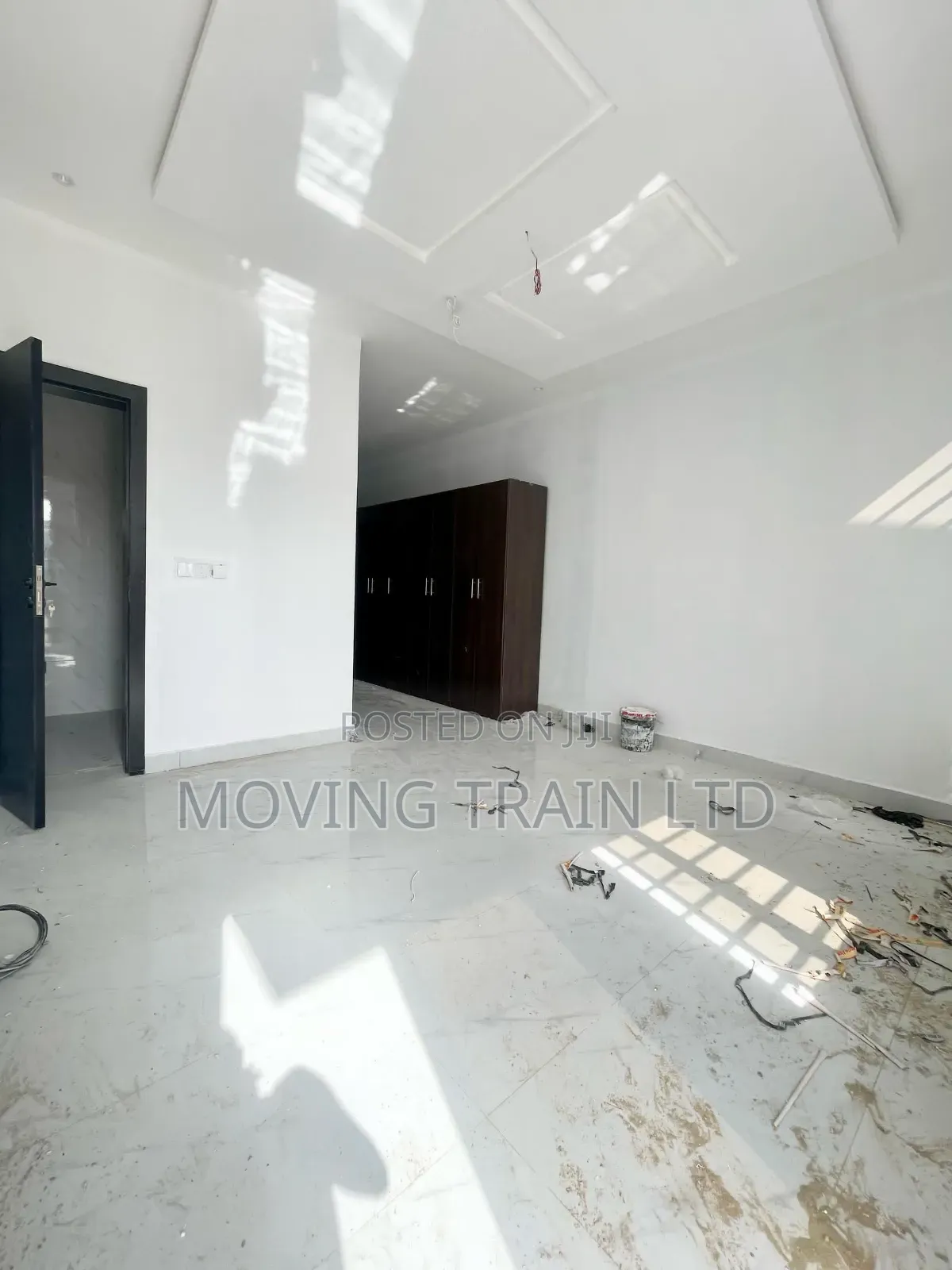 4bdrm Duplex in Chevron for sale