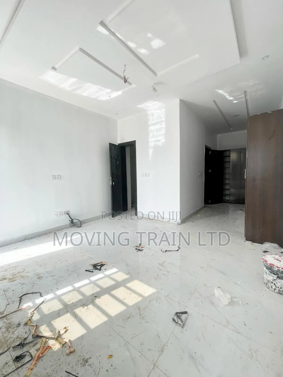 4bdrm Duplex in Chevron for sale