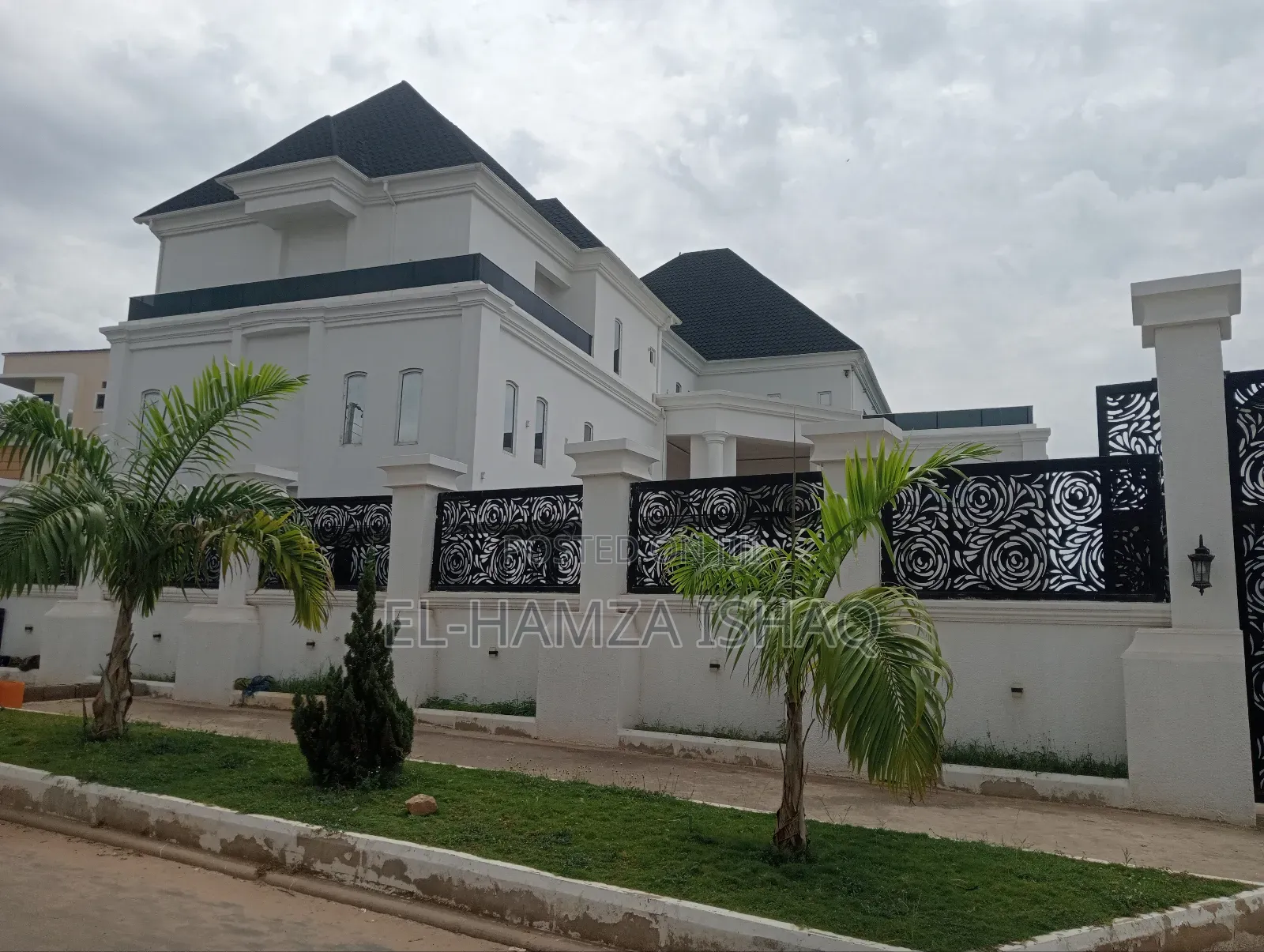 17bdrm Mansion in Asokoro for sale