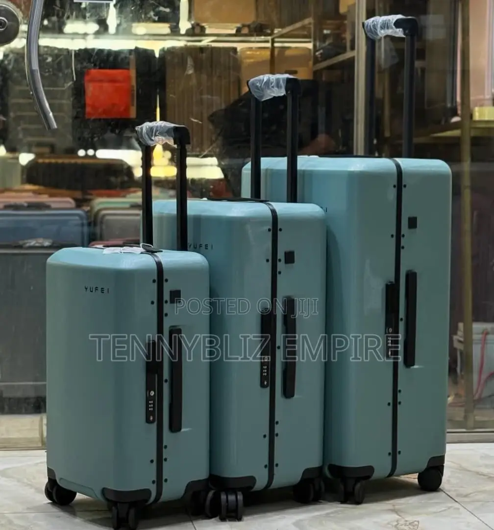 Jetsetter Elegance: The Sleek Black/Pink/Blue Travel Trio