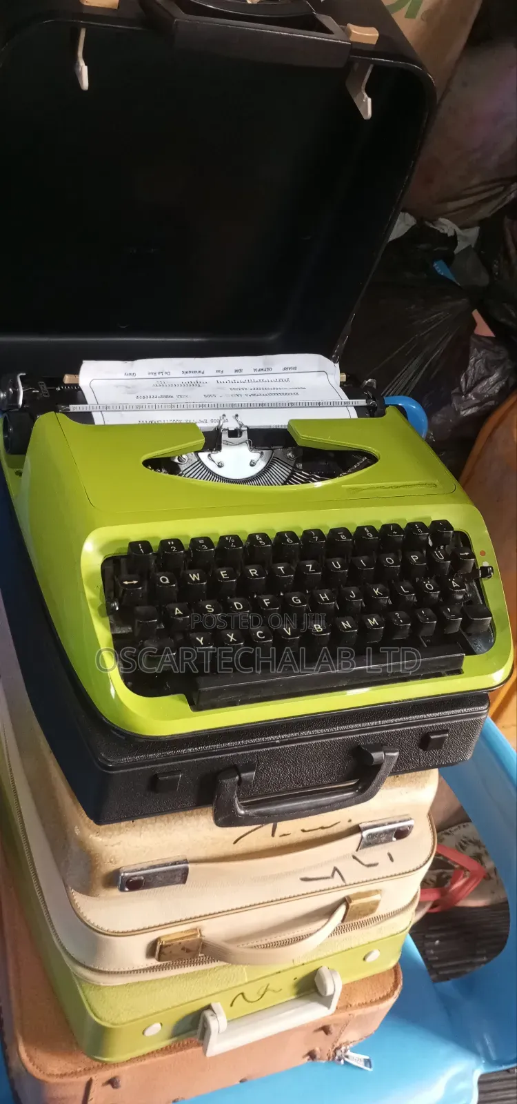 Privileg 270s Portable Manual Typewriter (In Box)