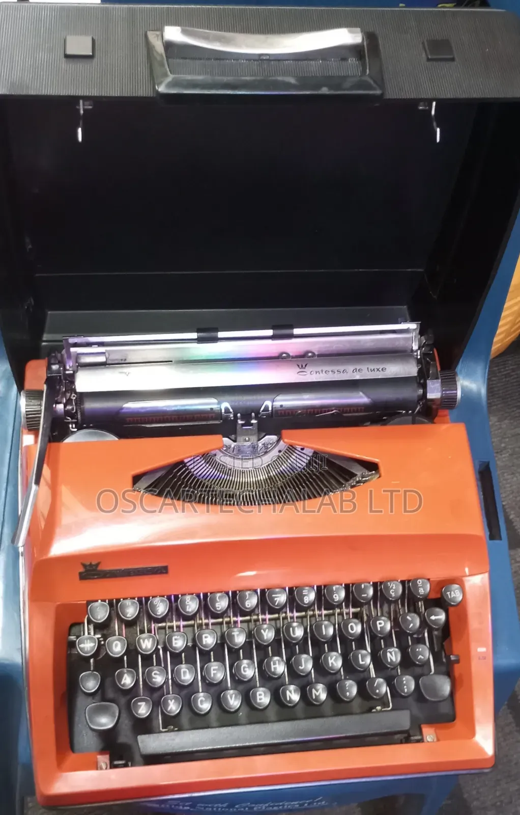 Contessa Portable Manual Typewriter (In Box)