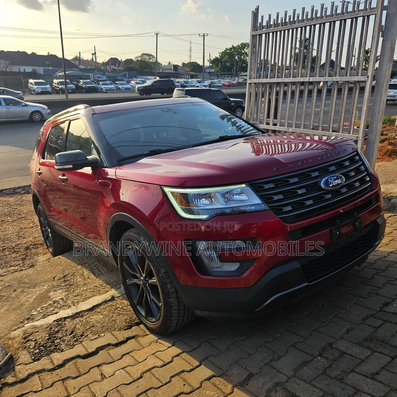 Ford Explorer XLT AWD 2018 Red