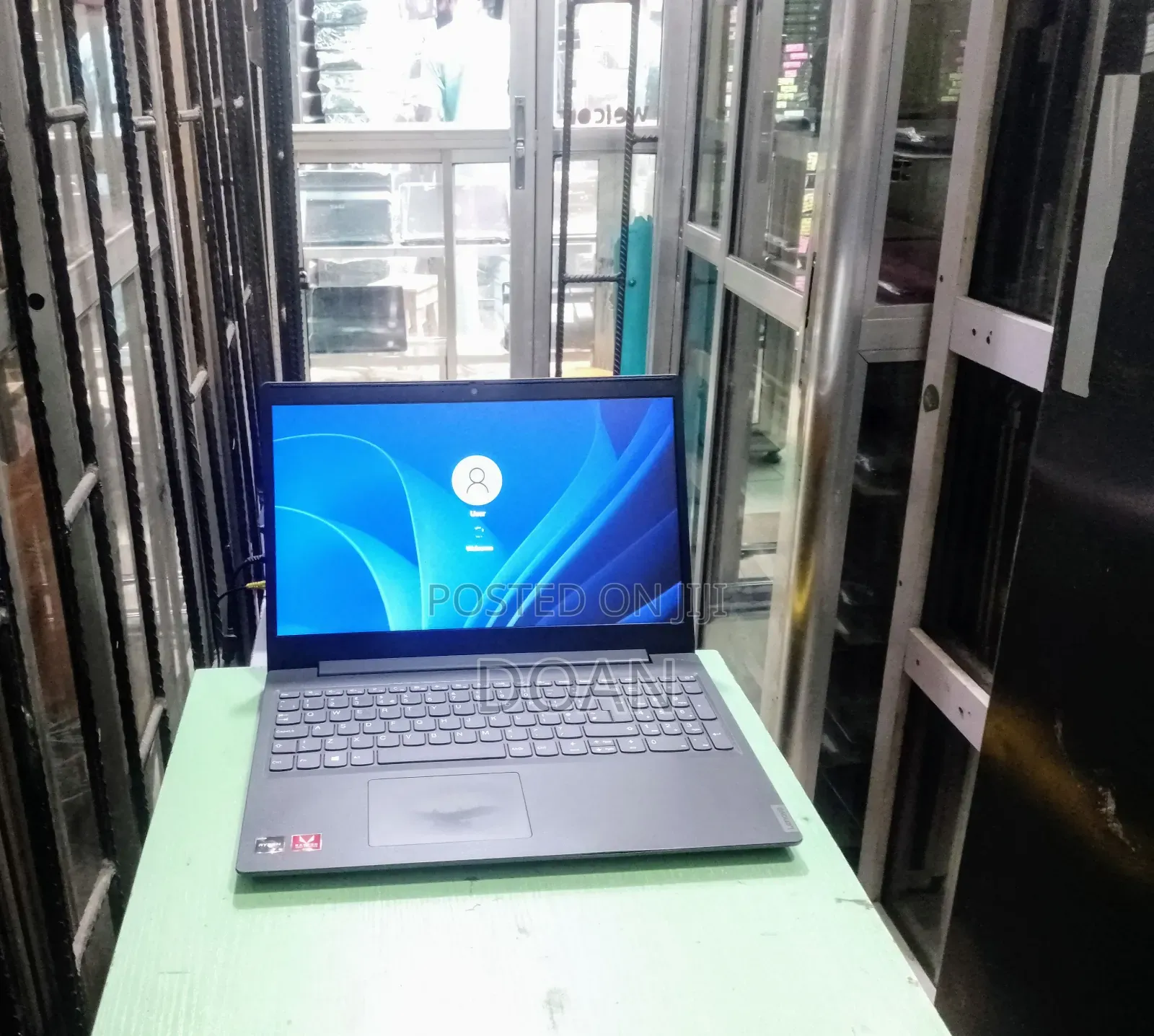Laptop Lenovo 8GB AMD Ryzen 5 SSD 256GB